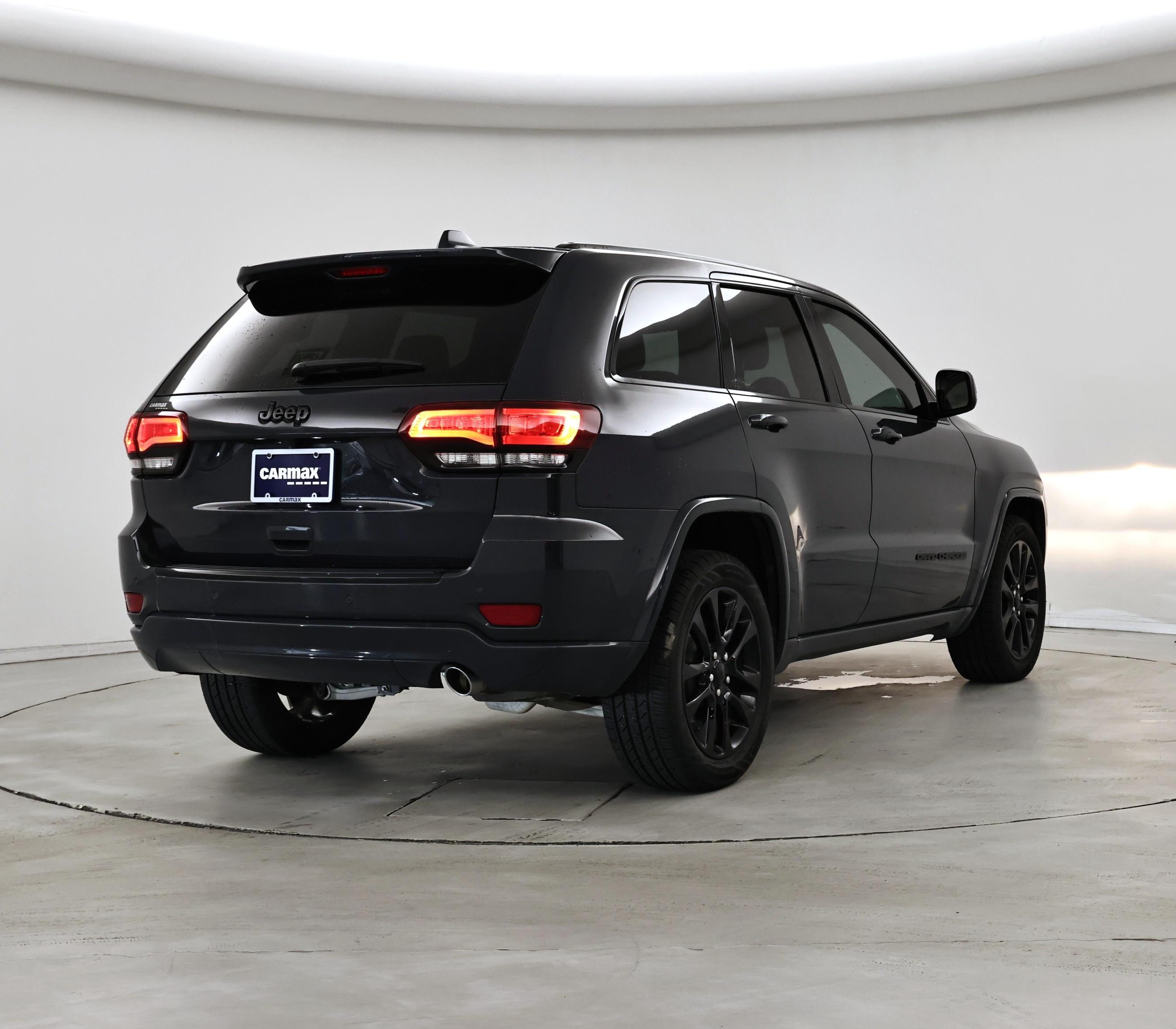 Thumbnail: 2018 Jeep Grand Cherokee - 8