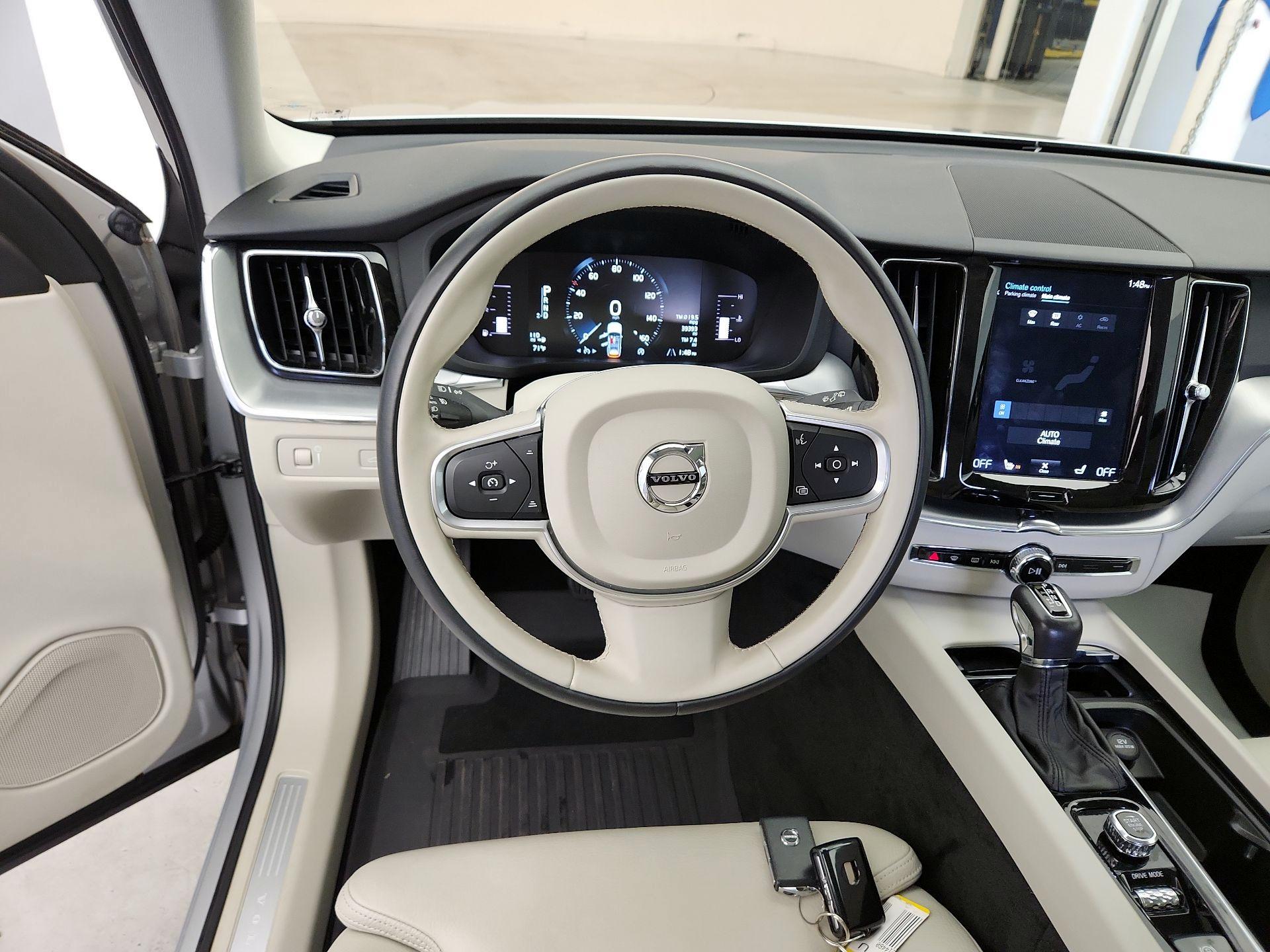 Thumbnail: 2019 Volvo XC60 - 10