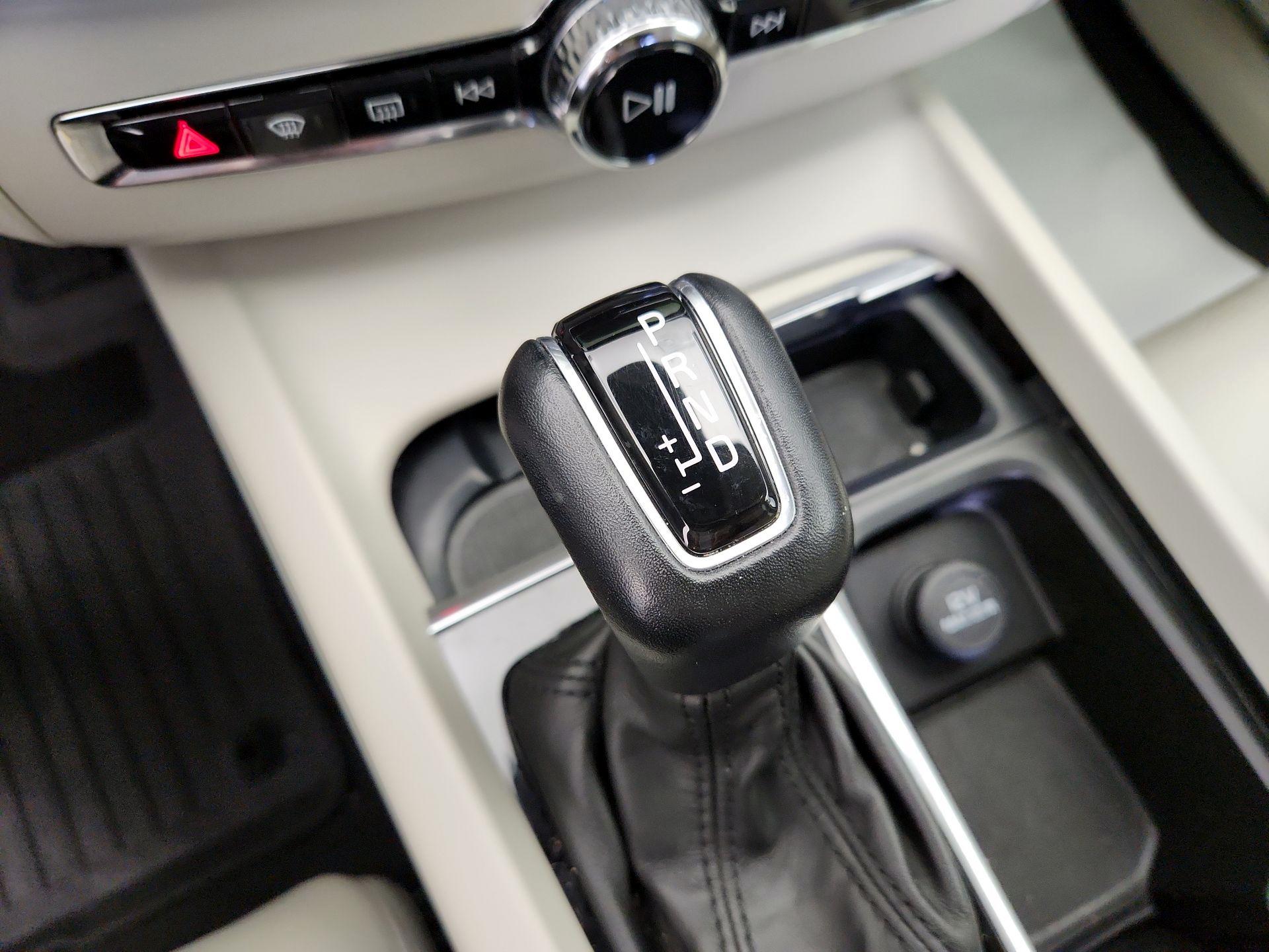 Thumbnail: 2019 Volvo XC60 - 17
