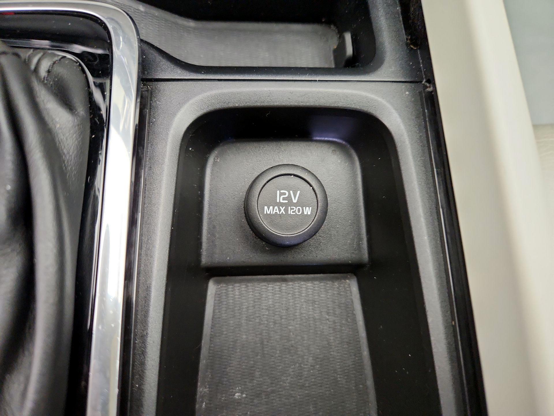 Thumbnail: 2019 Volvo XC60 - 18
