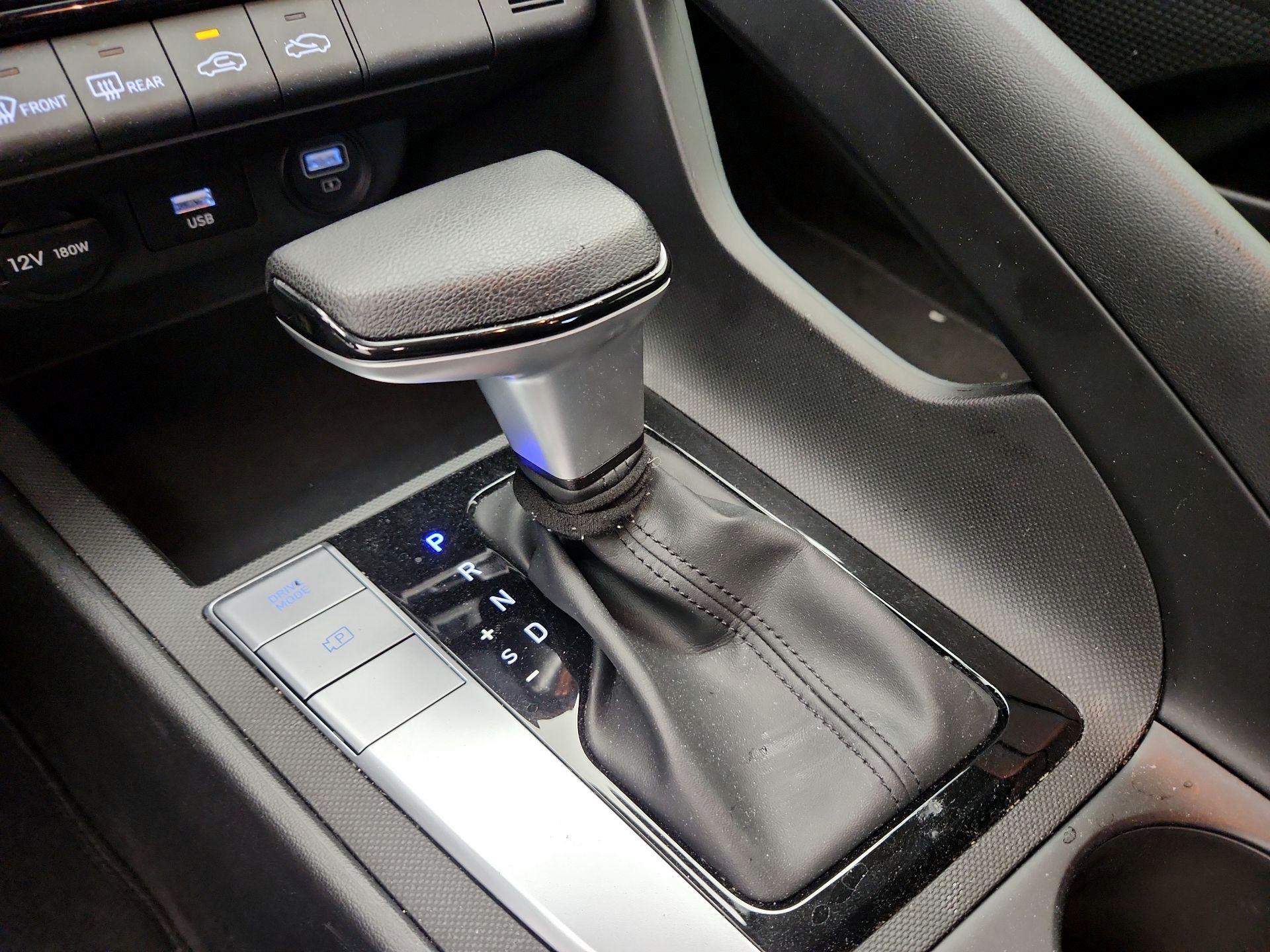 Thumbnail: 2022 Hyundai Elantra - 17