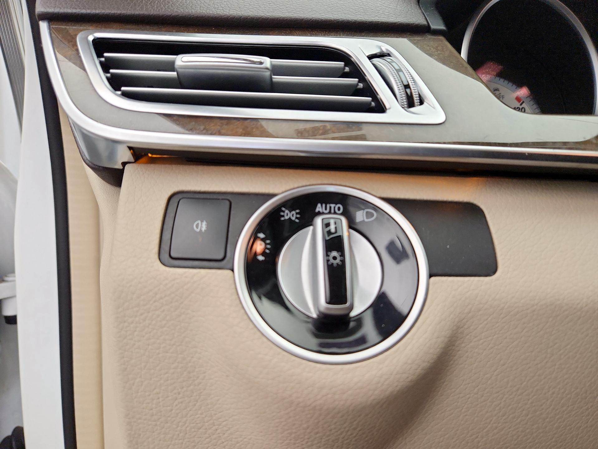 Thumbnail: 2016 Mercedes-Benz E-Class - 13