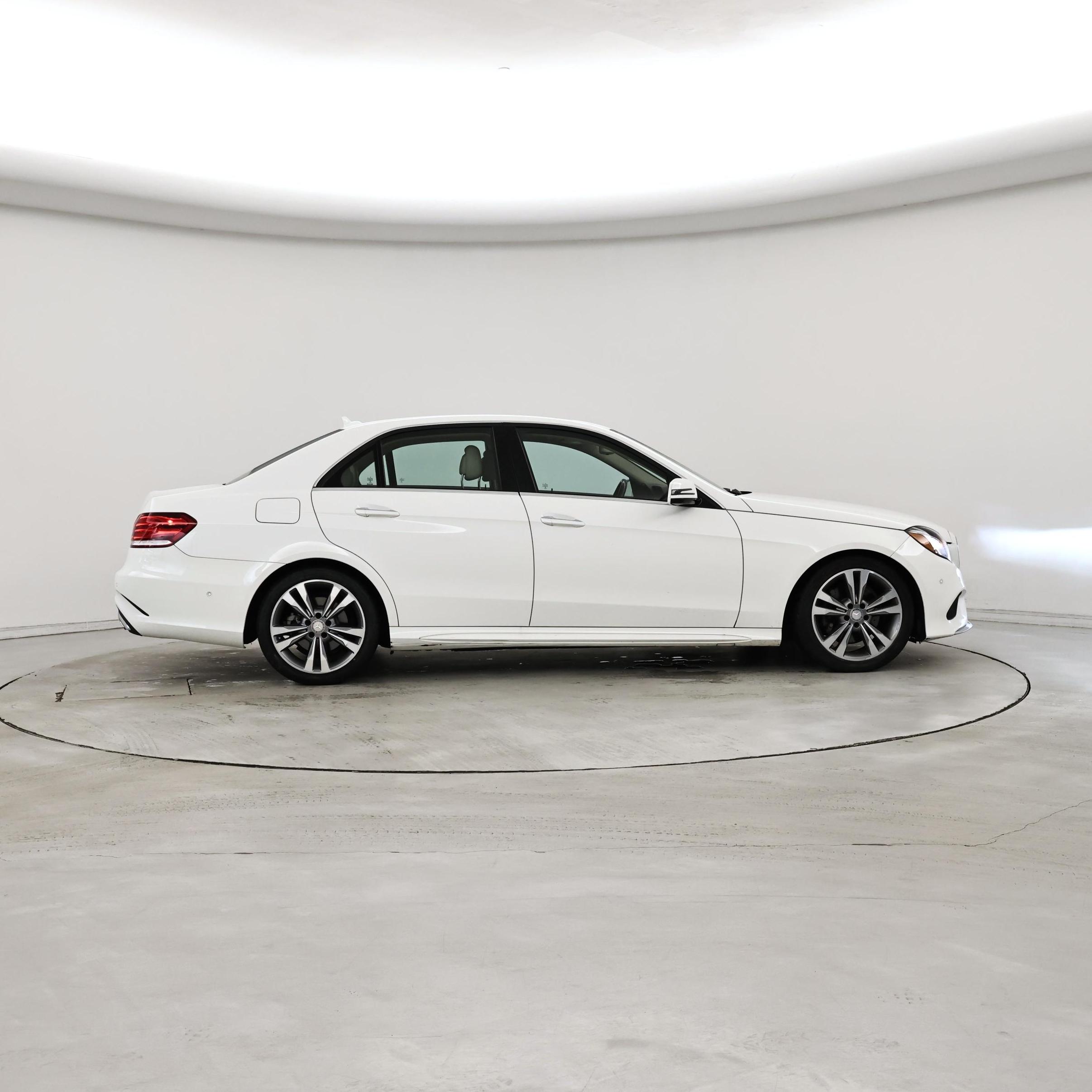 Thumbnail: 2016 Mercedes-Benz E-Class - 7