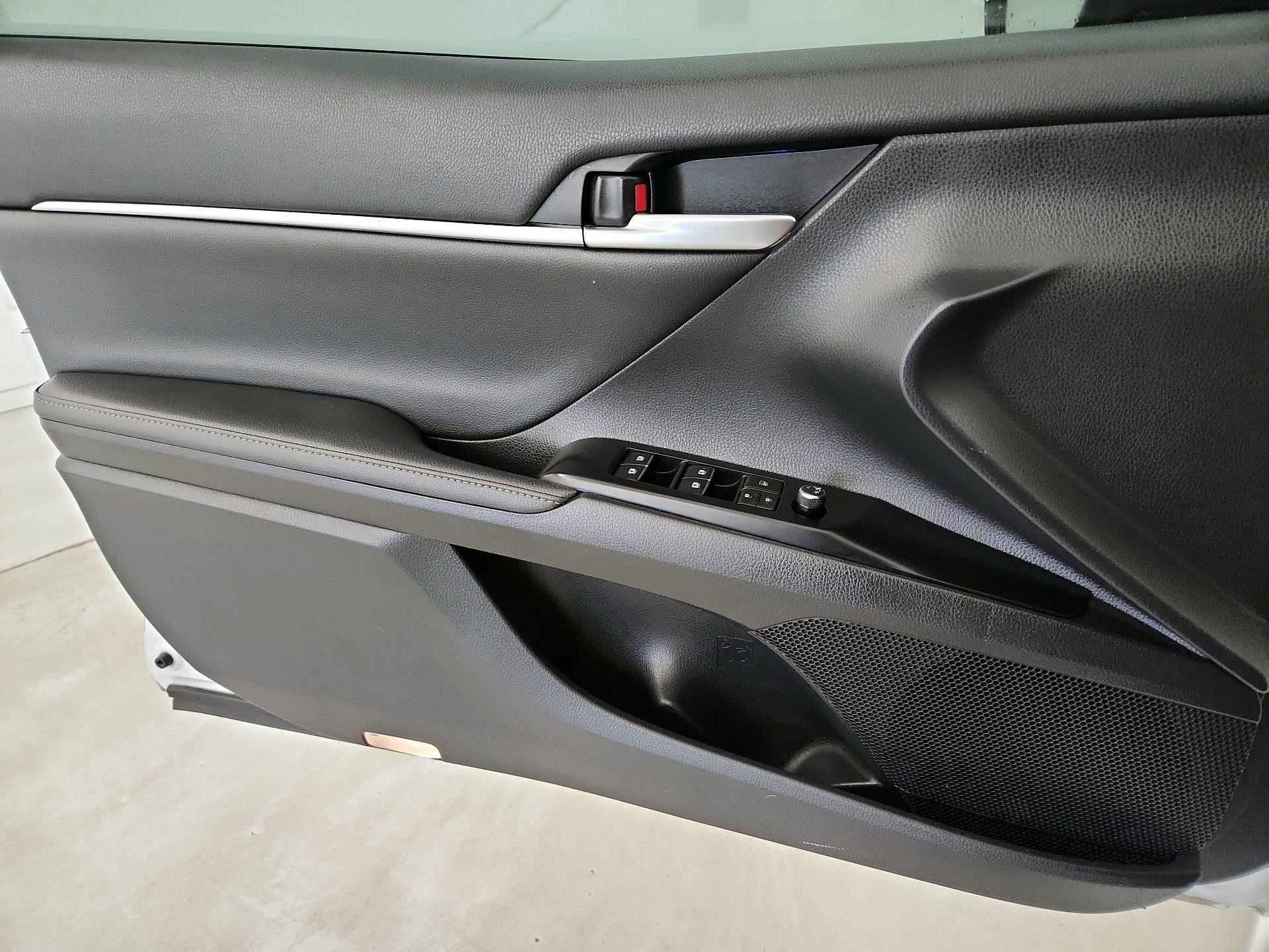Thumbnail: 2019 Toyota Camry - 12