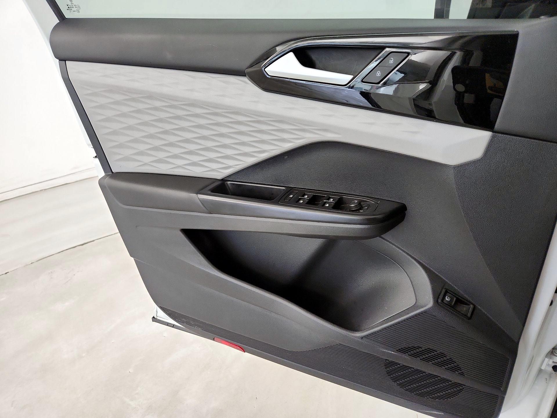 Thumbnail: 2022 Volkswagen Taos - 12