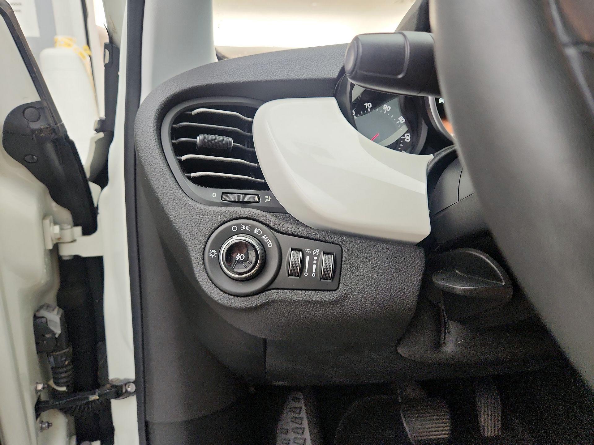 Thumbnail: 2016 Fiat 500X - 13