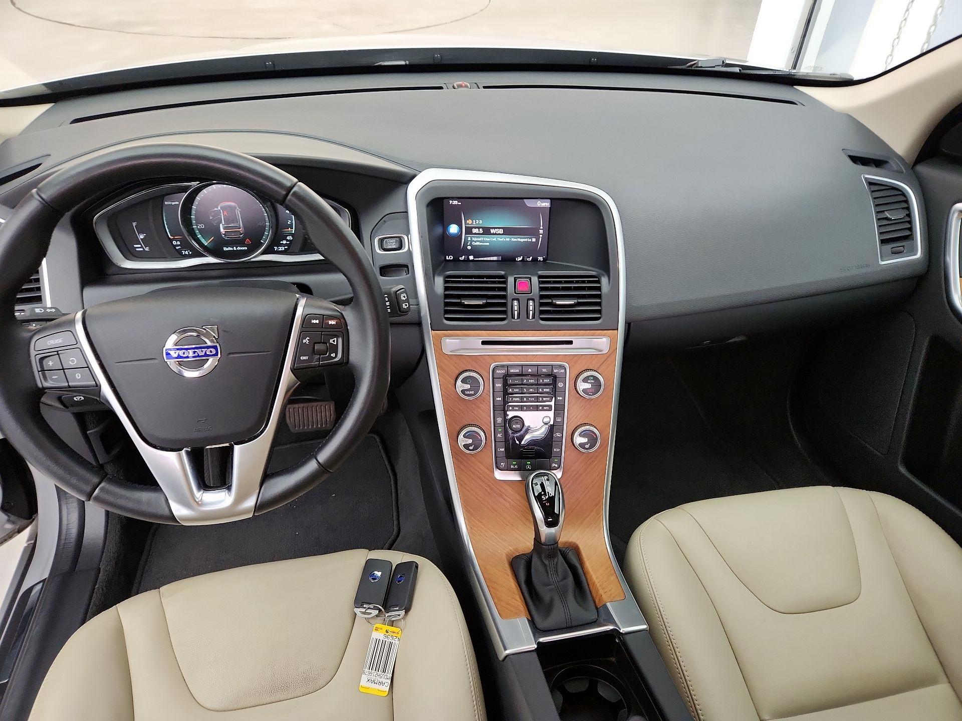 Thumbnail: 2017 Volvo XC60 - 9
