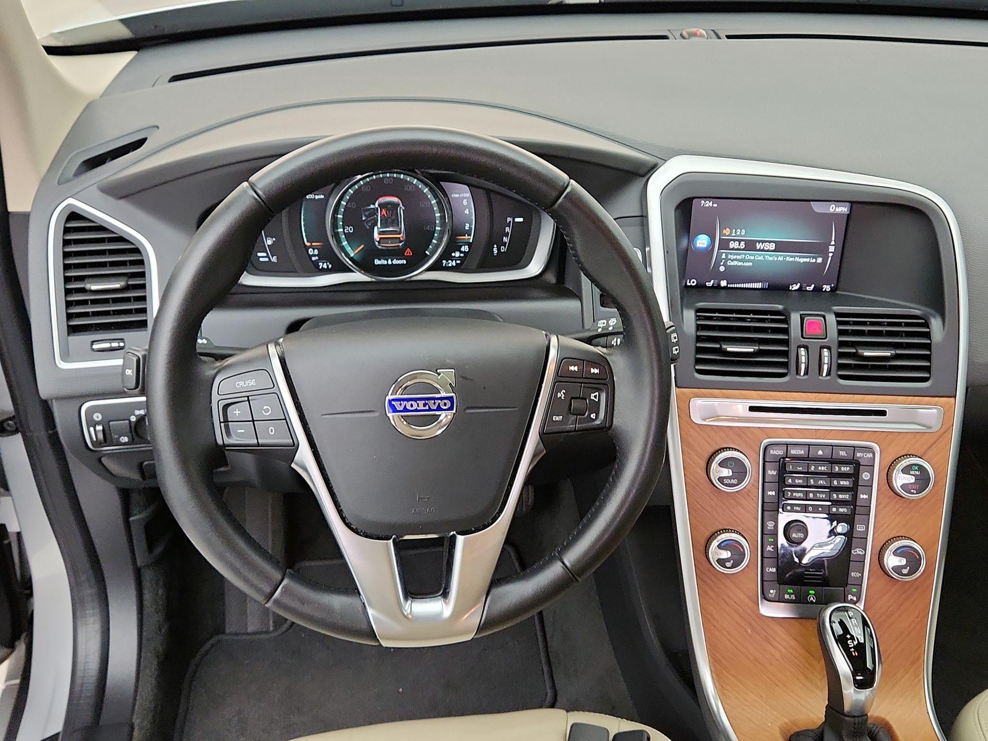Thumbnail: 2017 Volvo XC60 - 10