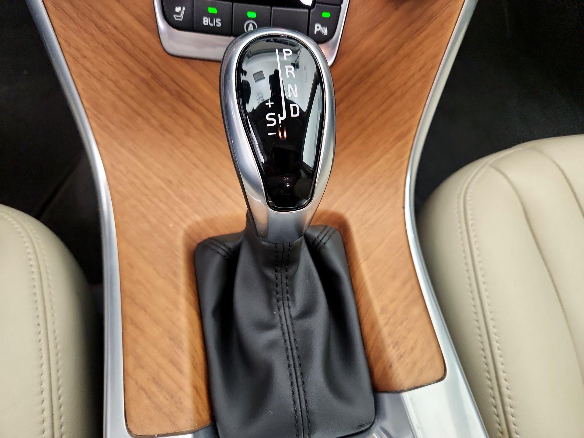 Thumbnail: 2017 Volvo XC60 - 17