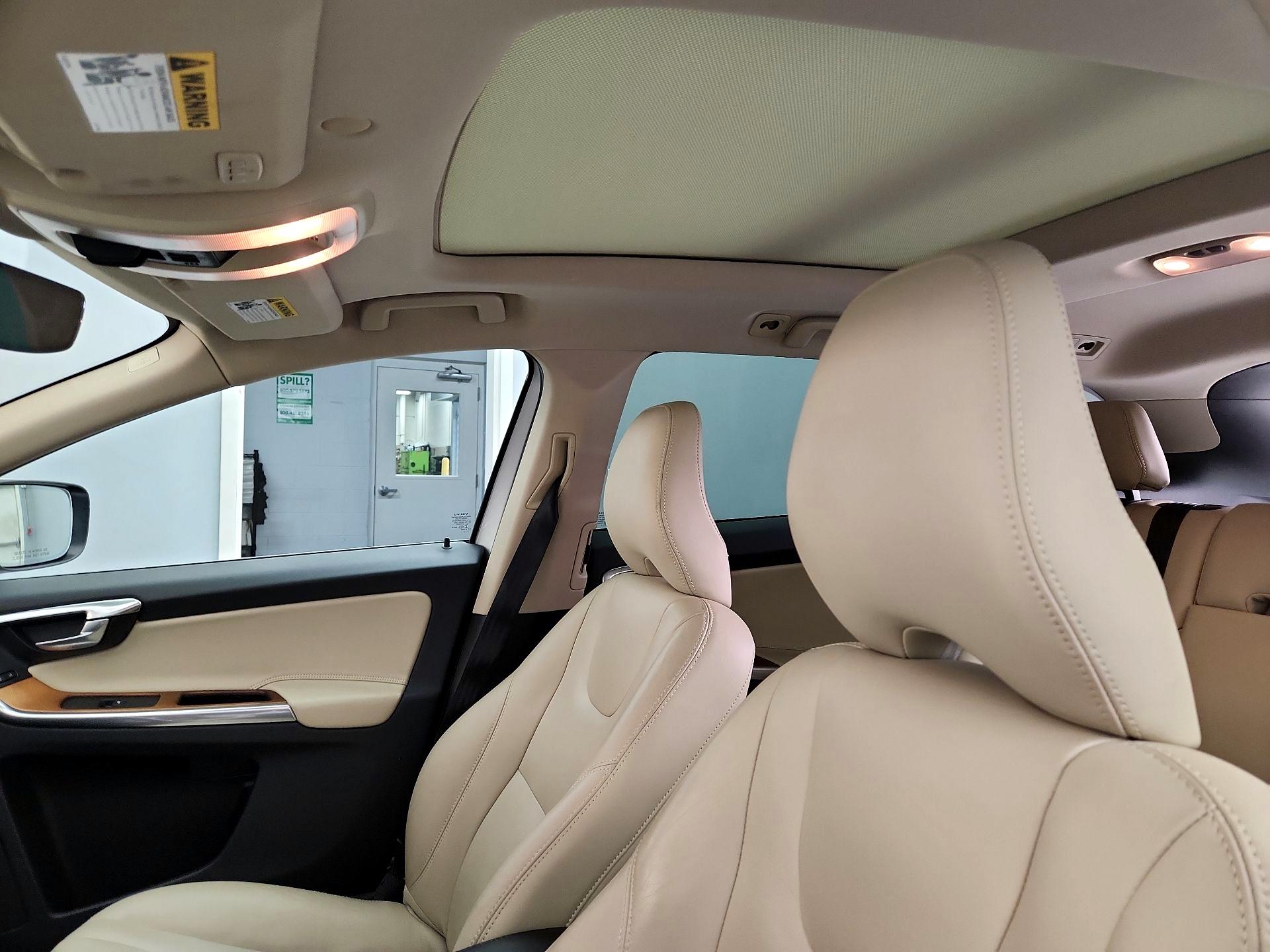 Thumbnail: 2017 Volvo XC60 - 19