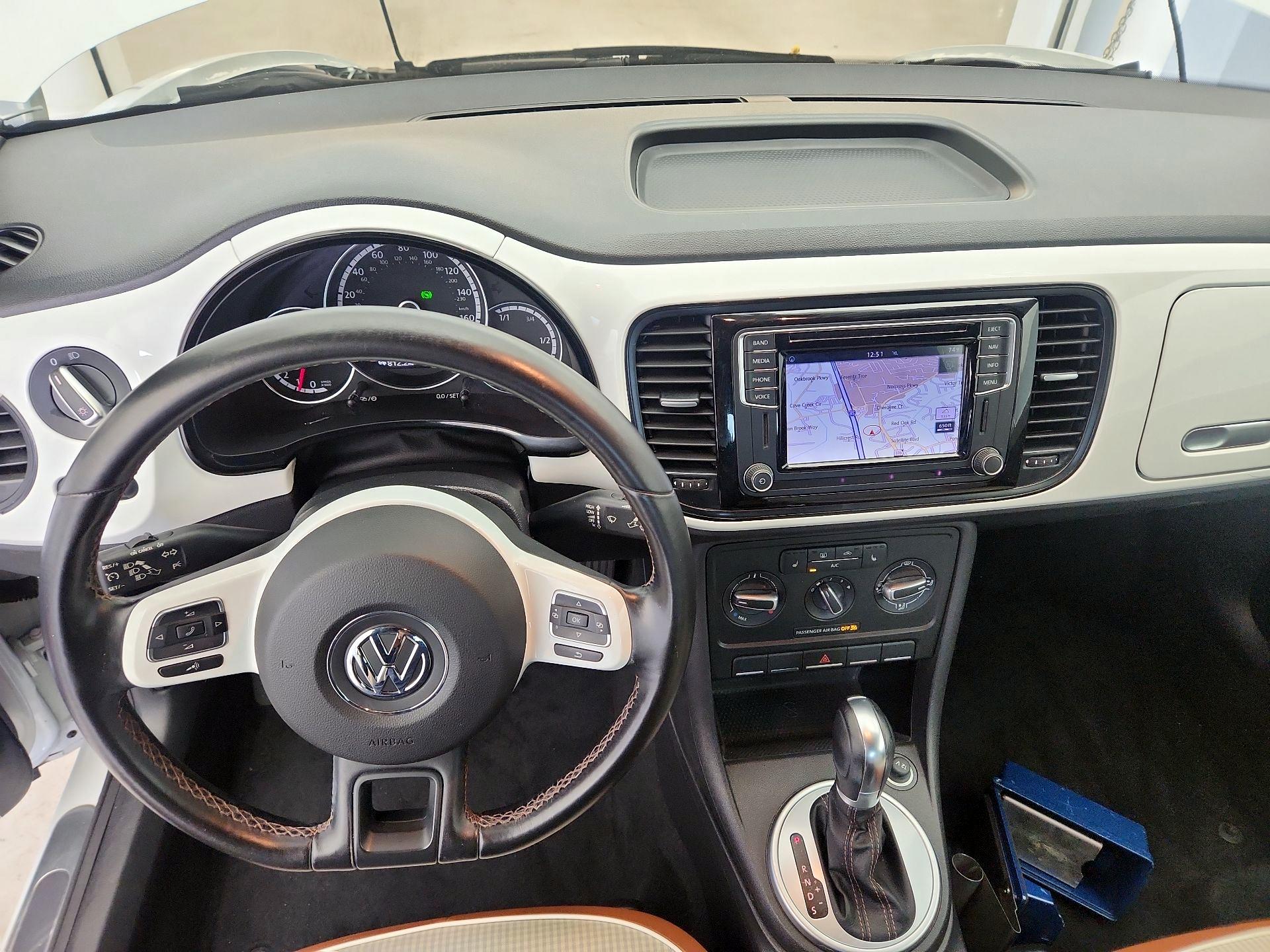 Thumbnail: 2016 Volkswagen Beetle - 9