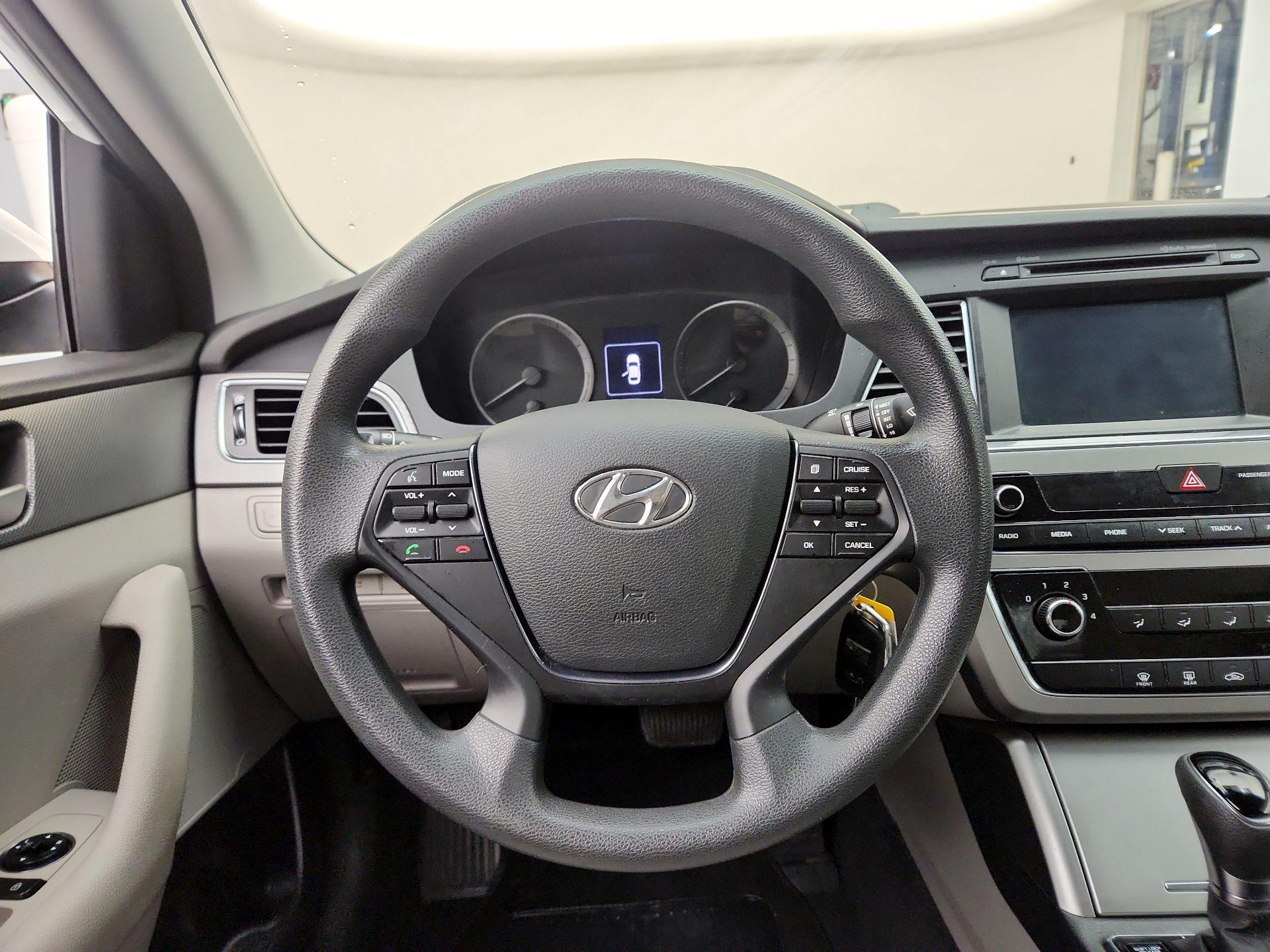 Thumbnail: 2016 Hyundai Sonata - 10