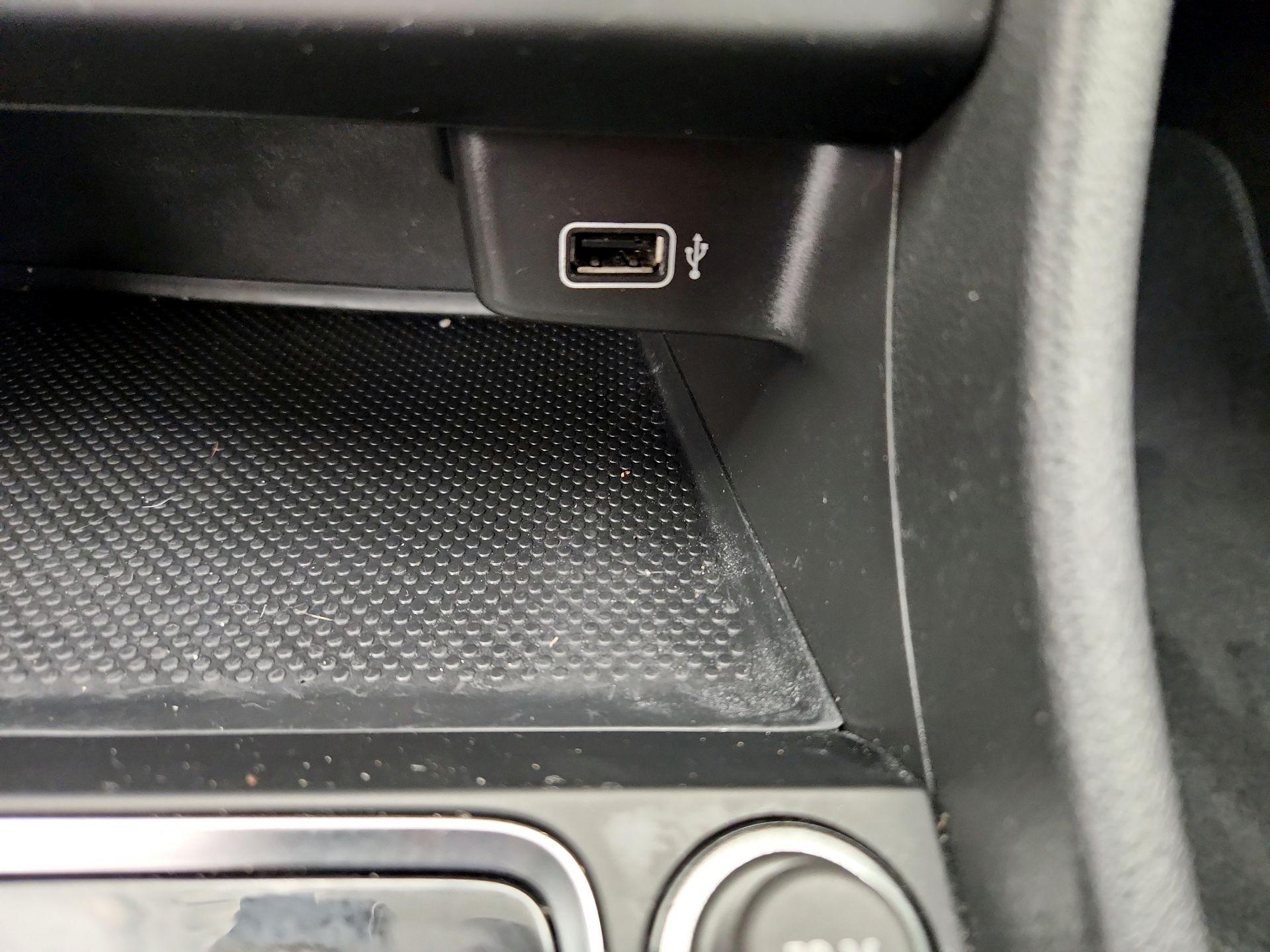 Thumbnail: 2019 Volkswagen Jetta - 18