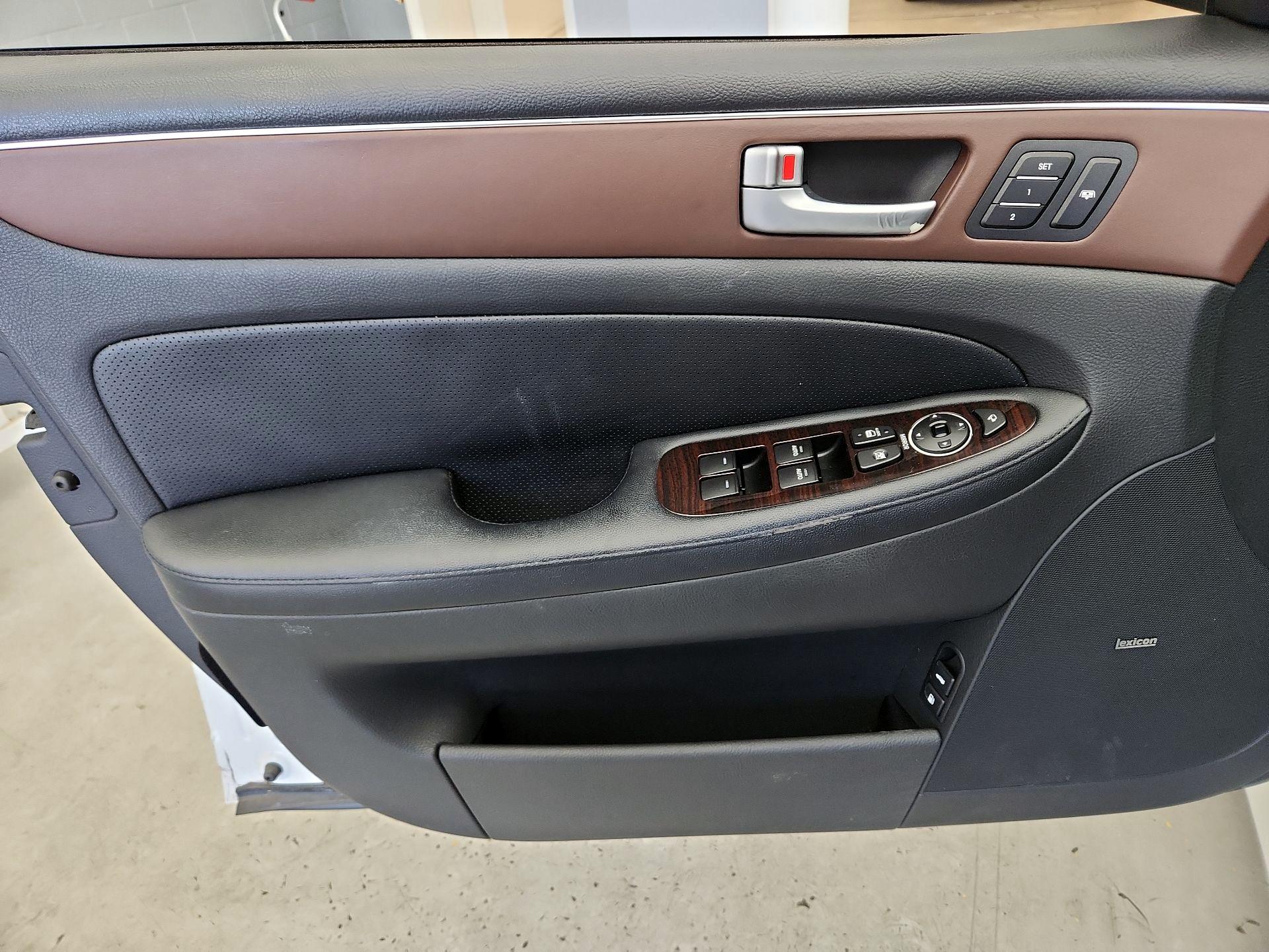 Thumbnail: 2013 Hyundai Genesis - 12