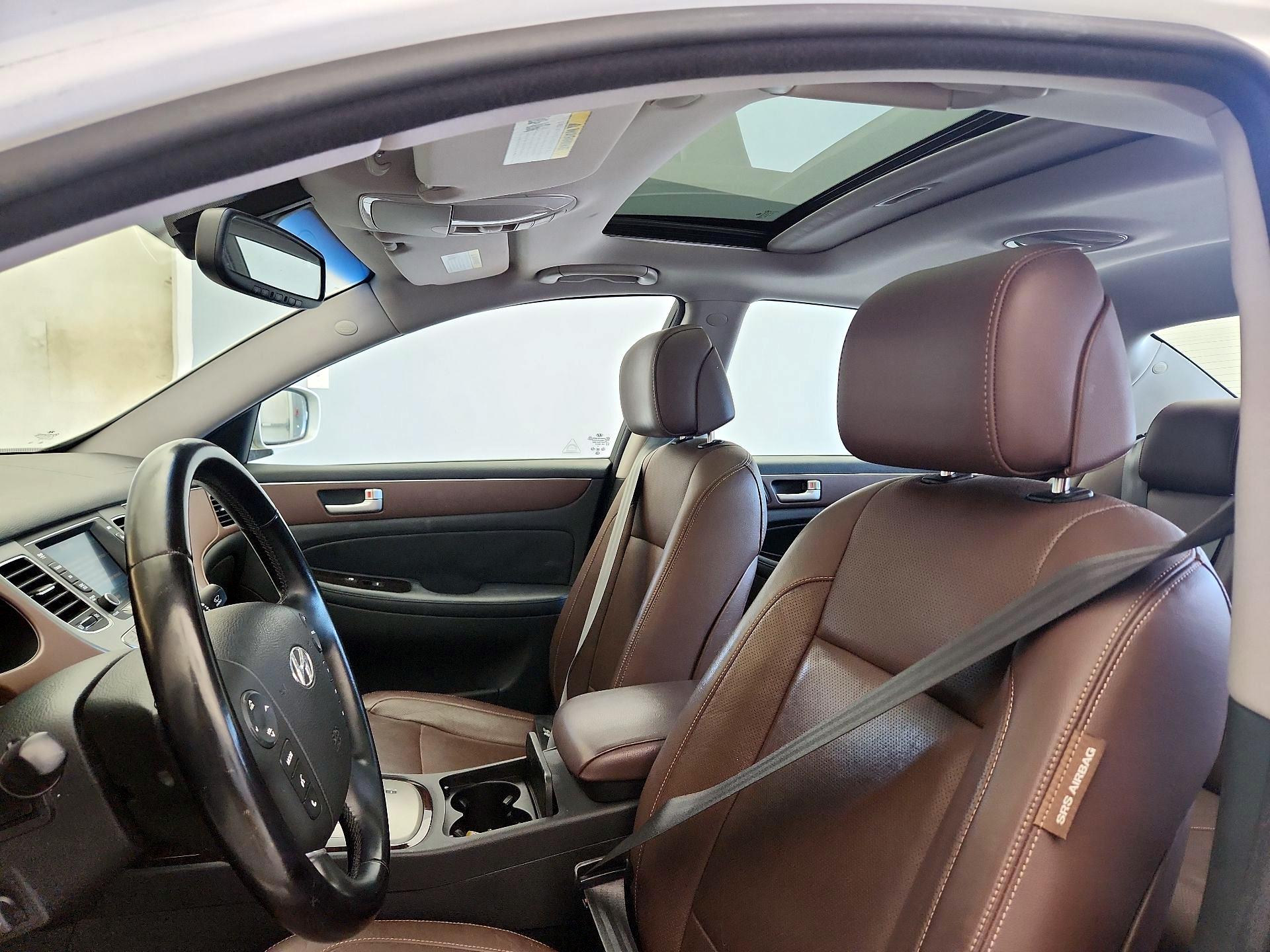 Thumbnail: 2013 Hyundai Genesis - 19
