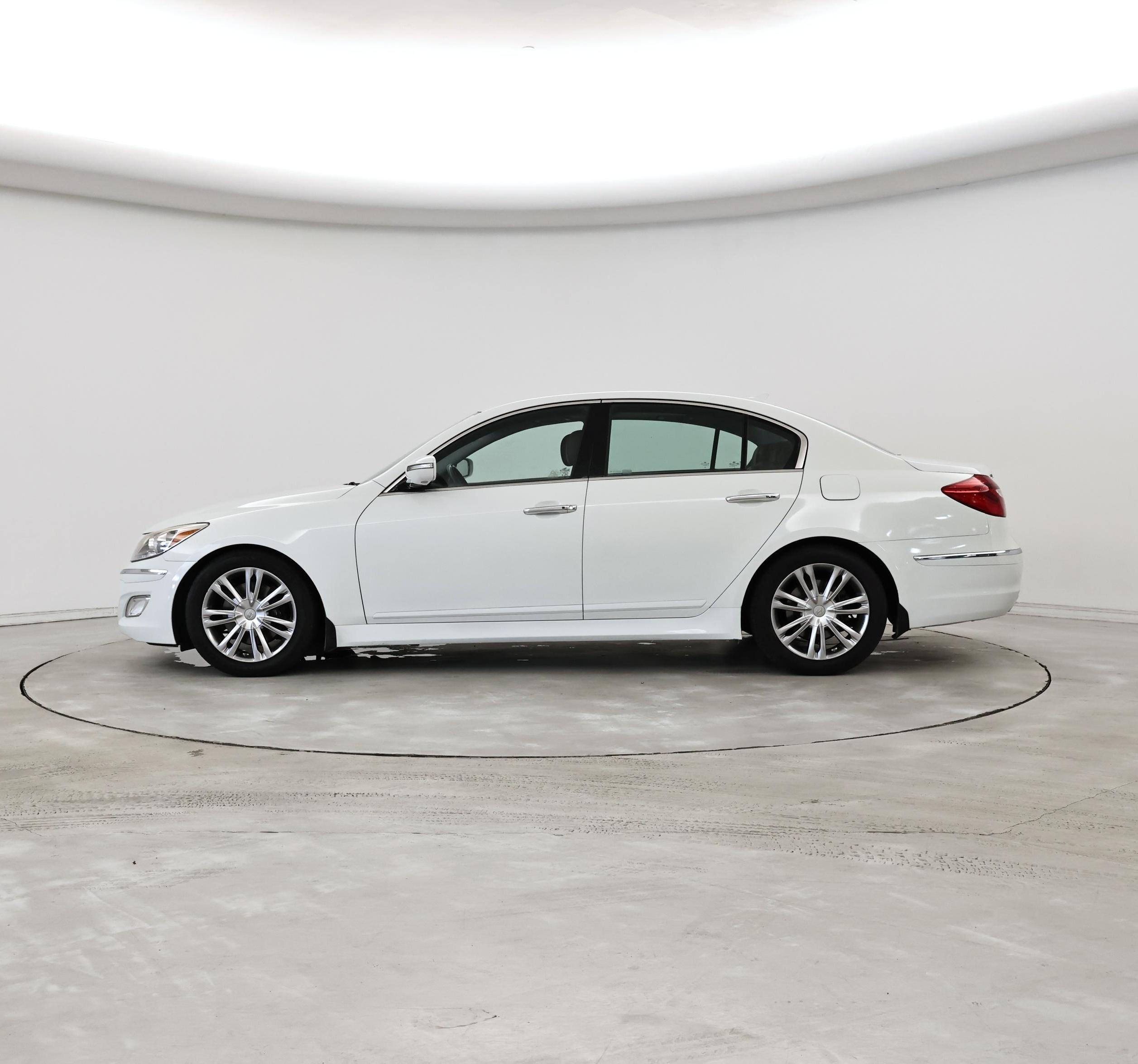 Thumbnail: 2013 Hyundai Genesis - 3