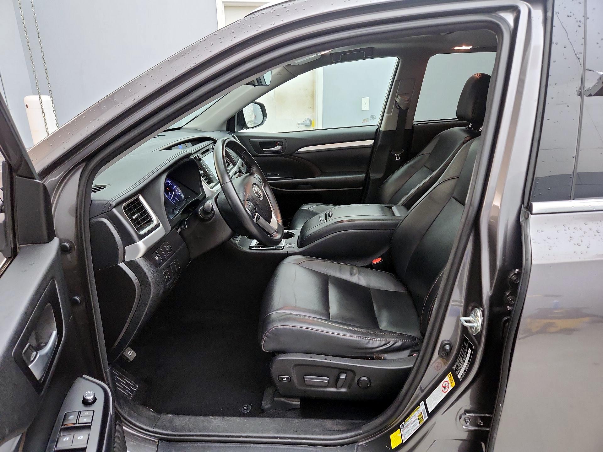 Thumbnail: 2018 Toyota Highlander - 11
