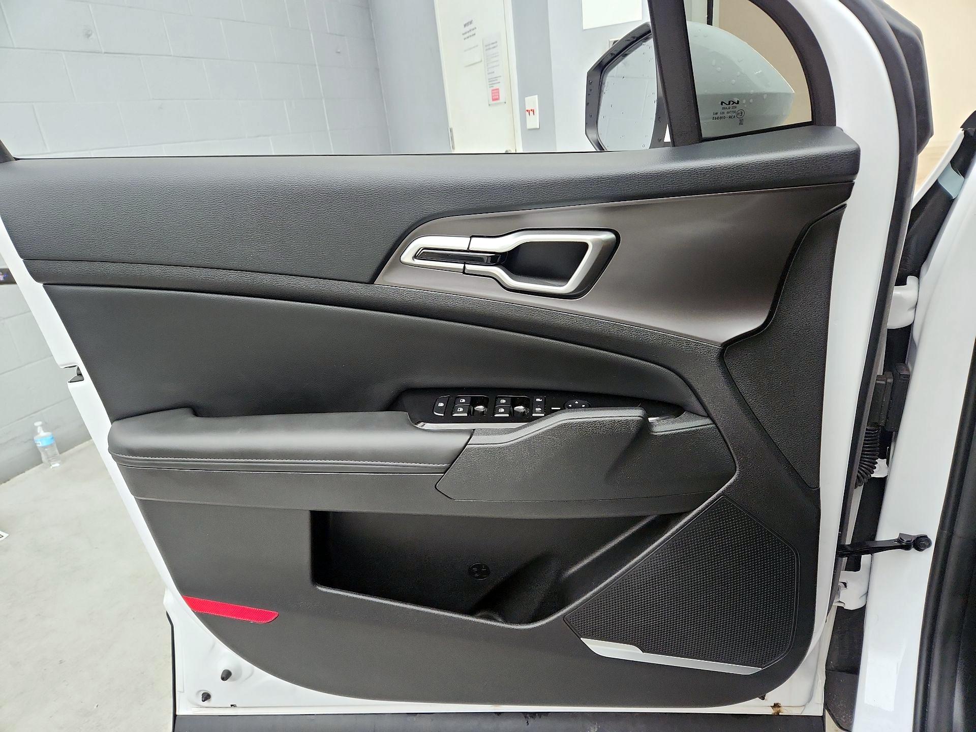 Thumbnail: 2023 Kia Sportage - 12