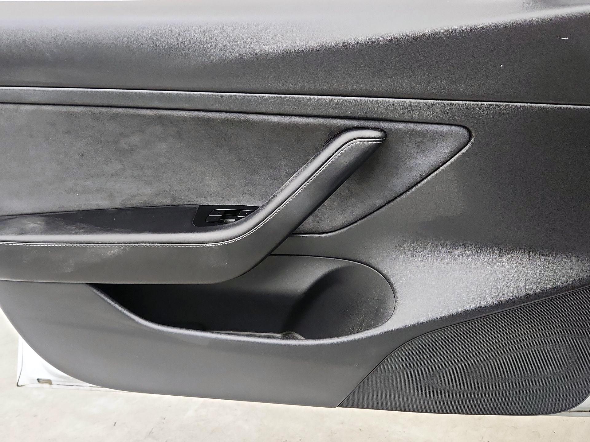 Thumbnail: 2020 Tesla Model 3 - 12