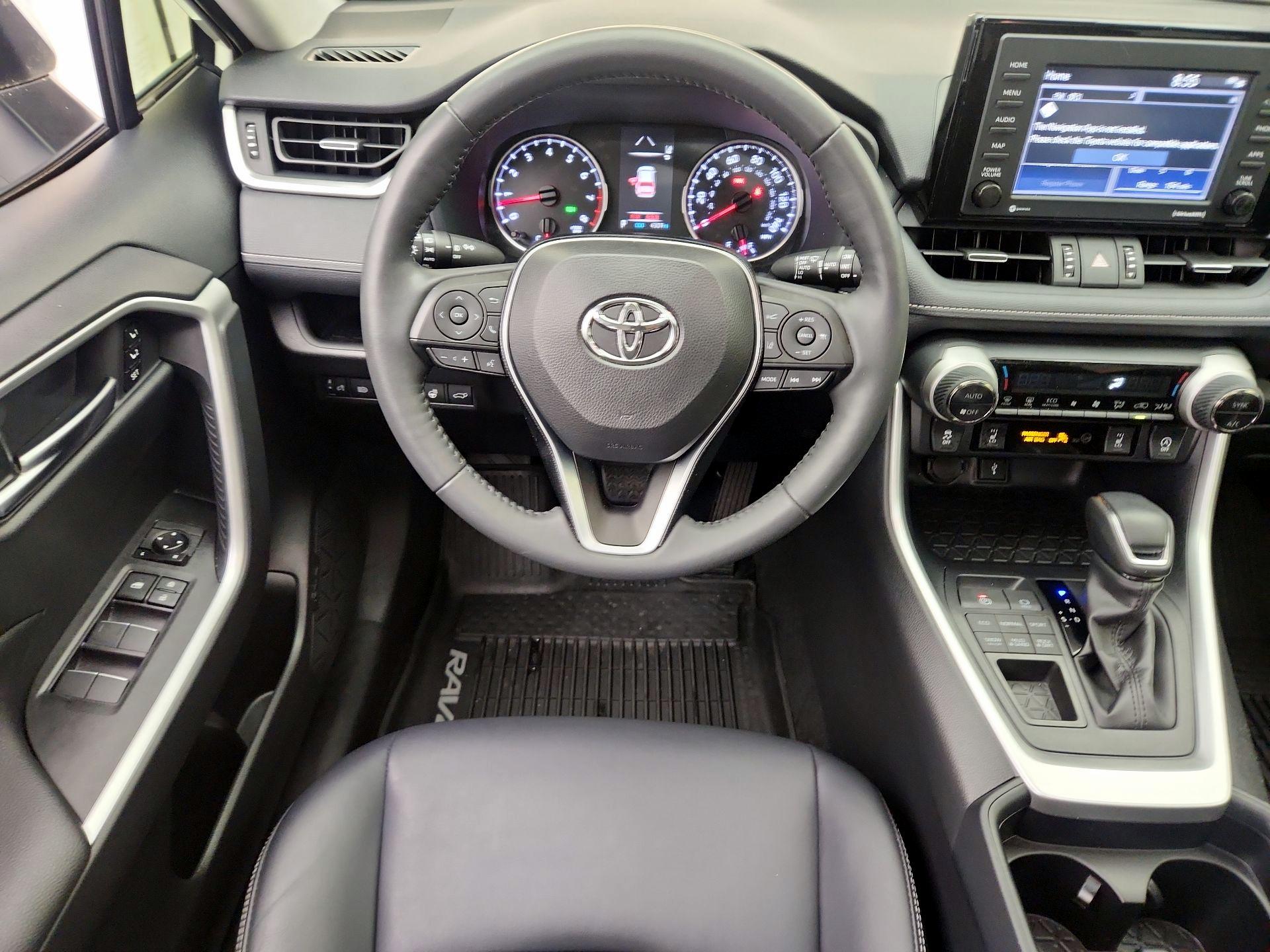 Thumbnail: 2020 Toyota RAV4 - 10