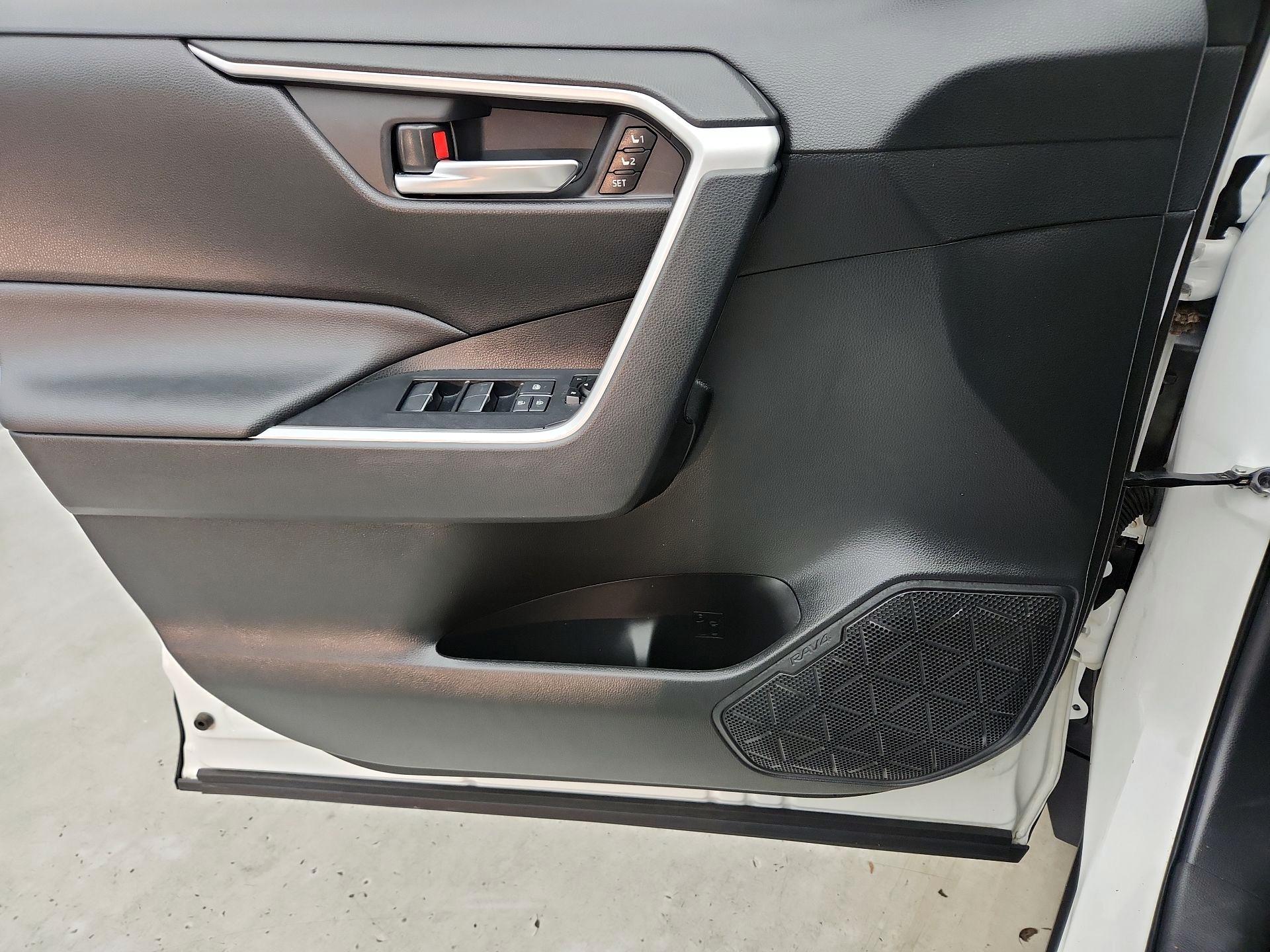 Thumbnail: 2020 Toyota RAV4 - 12
