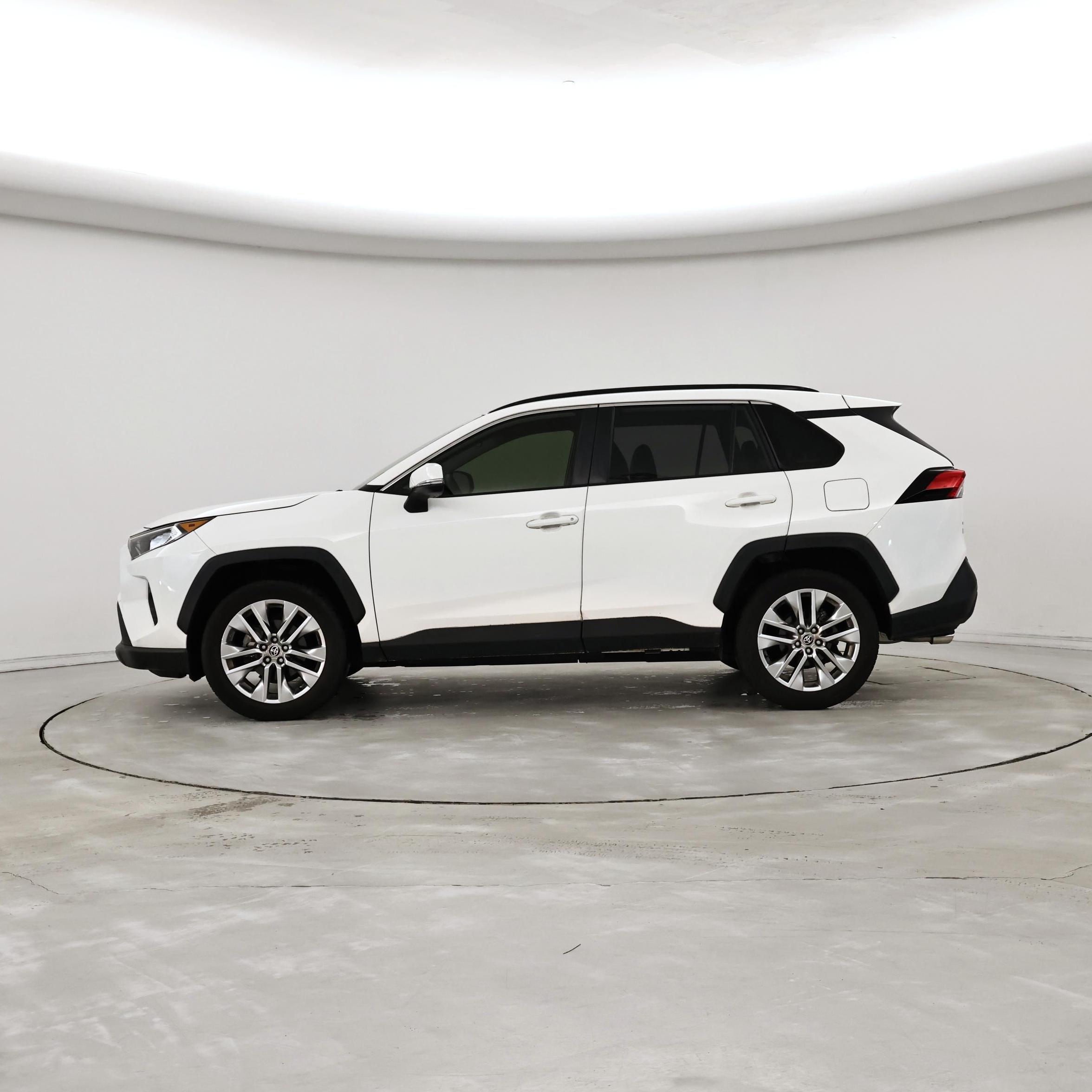 Thumbnail: 2020 Toyota RAV4 - 3