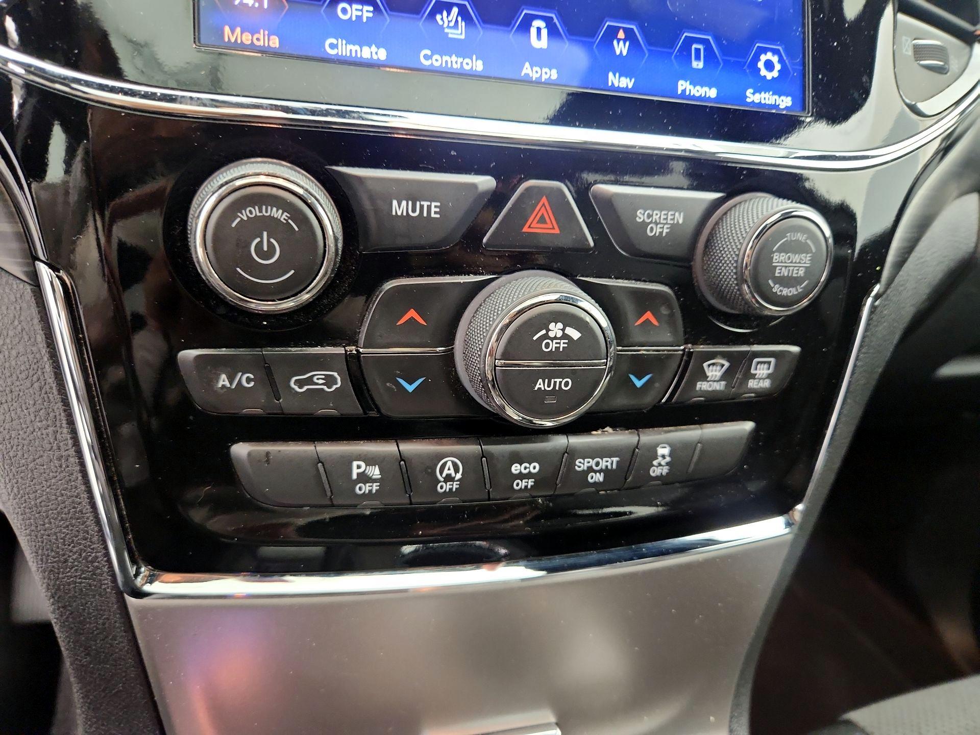 Thumbnail: 2019 Jeep Grand Cherokee - 17