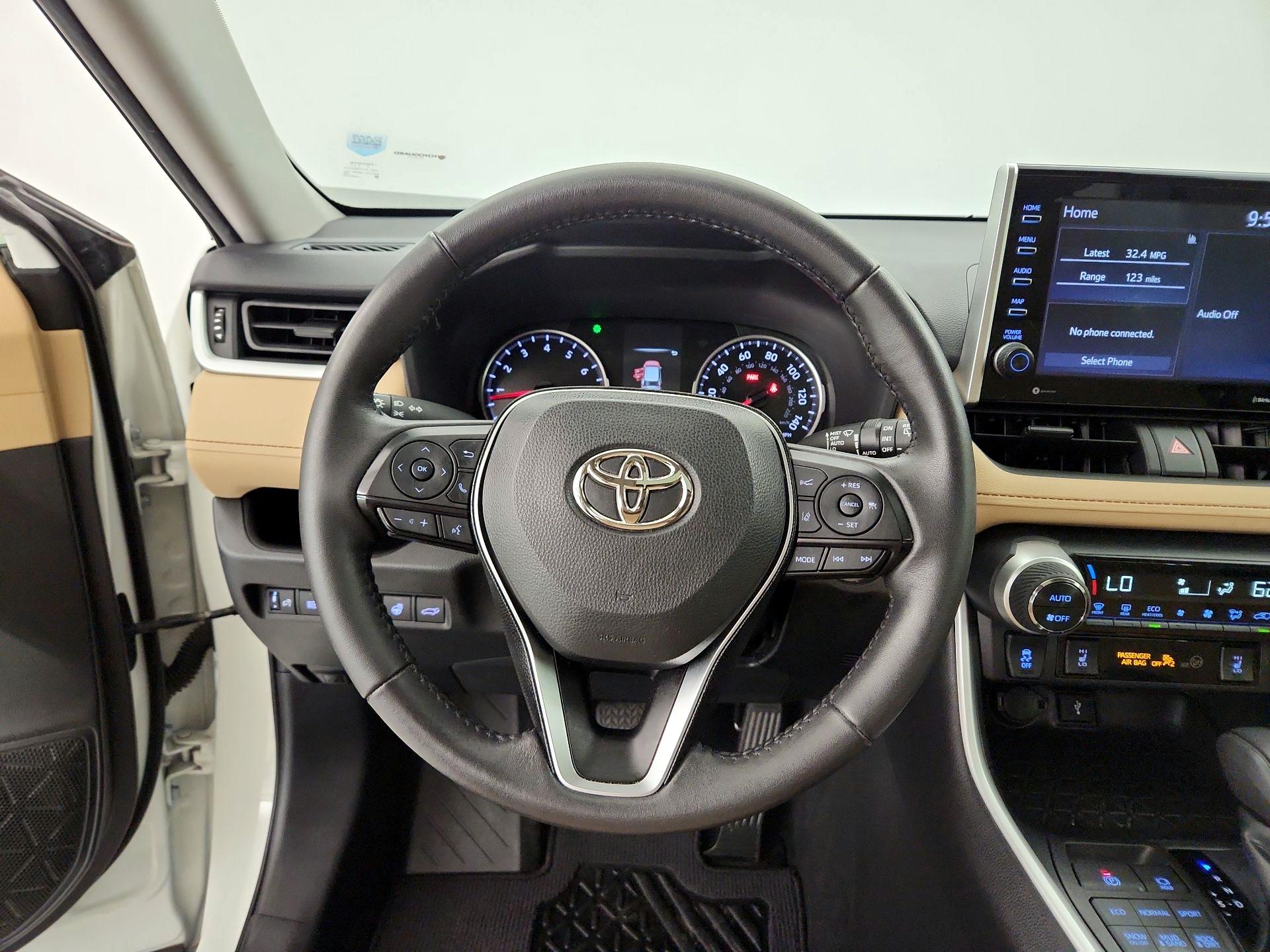 Thumbnail: 2022 Toyota RAV4 - 10