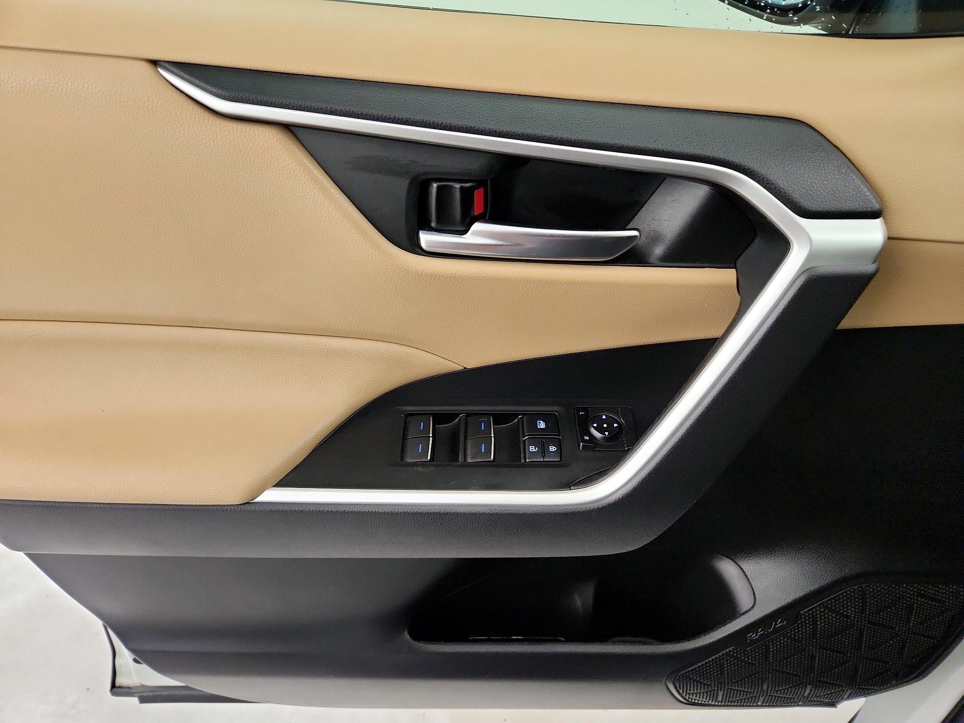 Thumbnail: 2022 Toyota RAV4 - 12