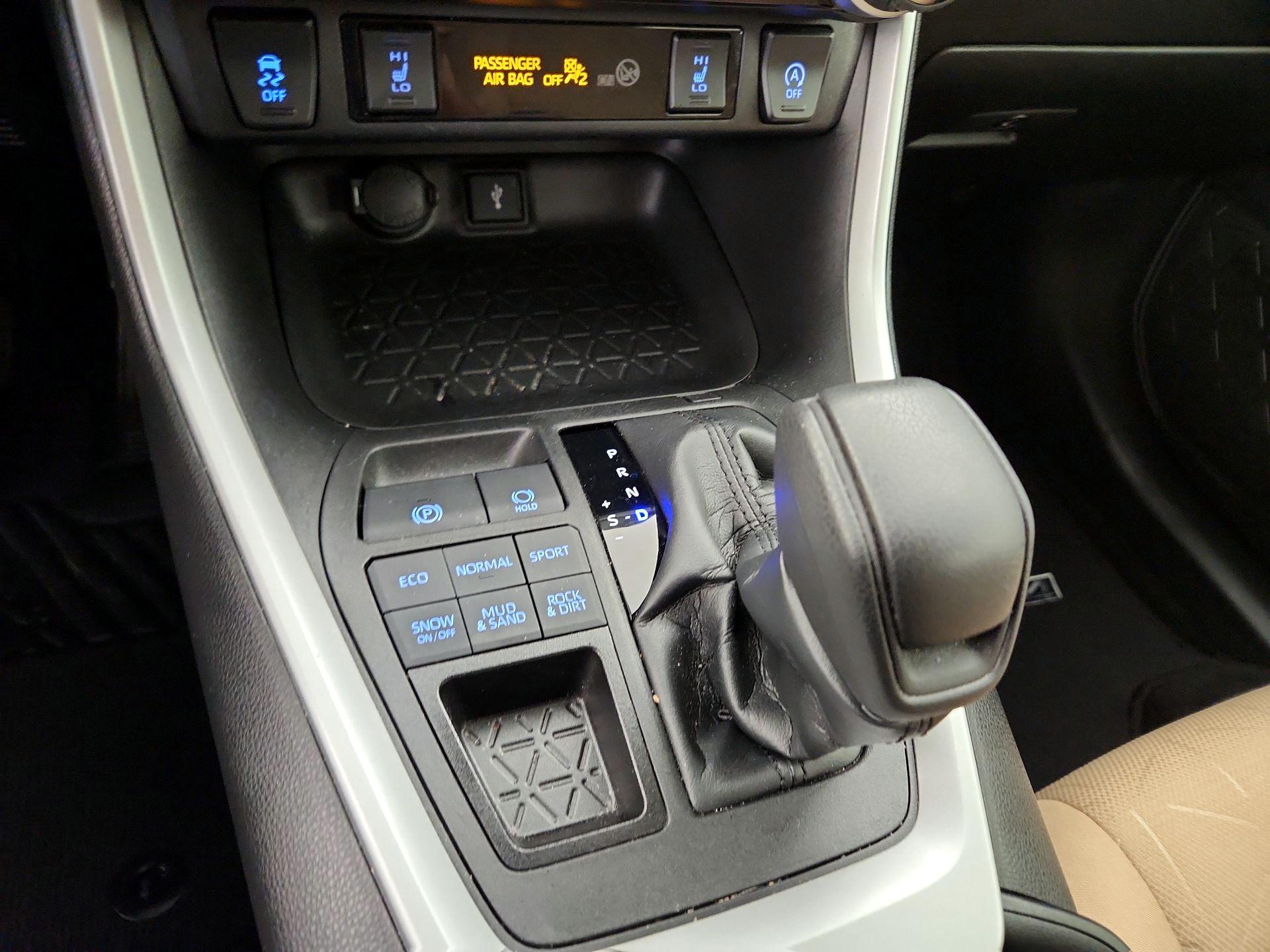 Thumbnail: 2022 Toyota RAV4 - 17
