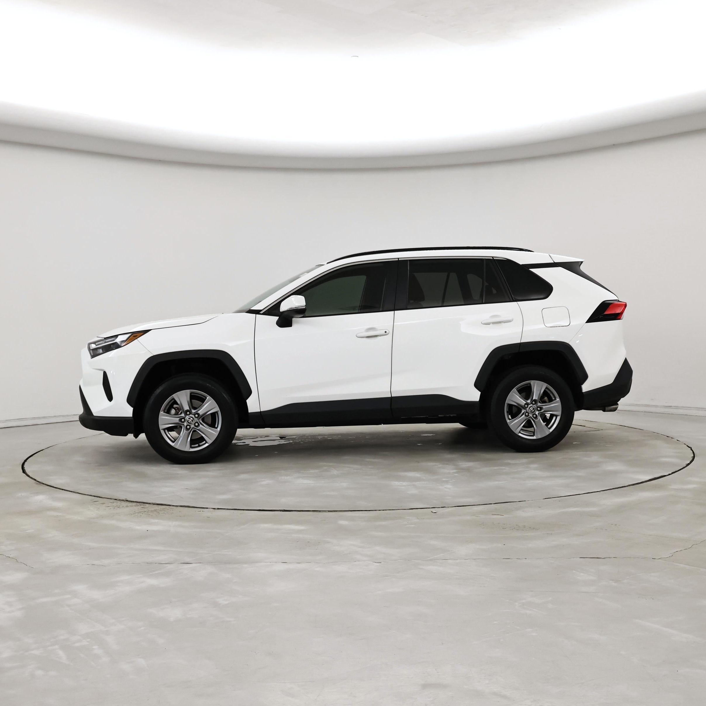 Thumbnail: 2022 Toyota RAV4 - 3