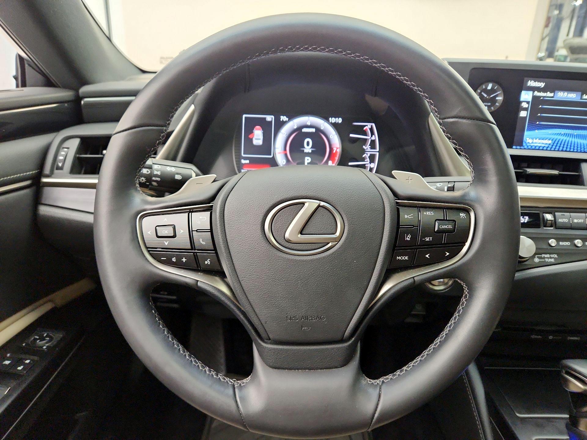 Thumbnail: 2021 Lexus ES - 10