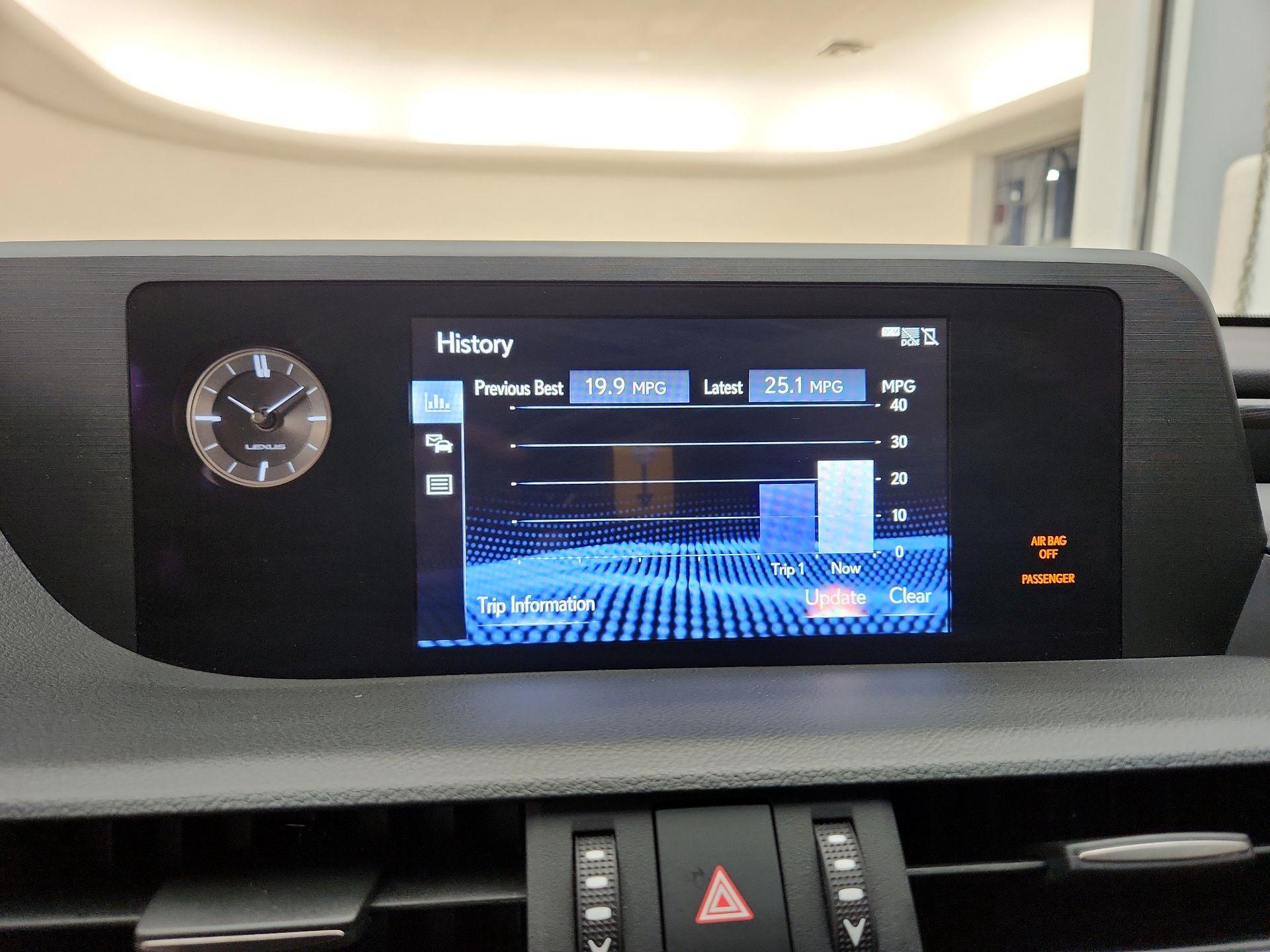 Thumbnail: 2021 Lexus ES - 15