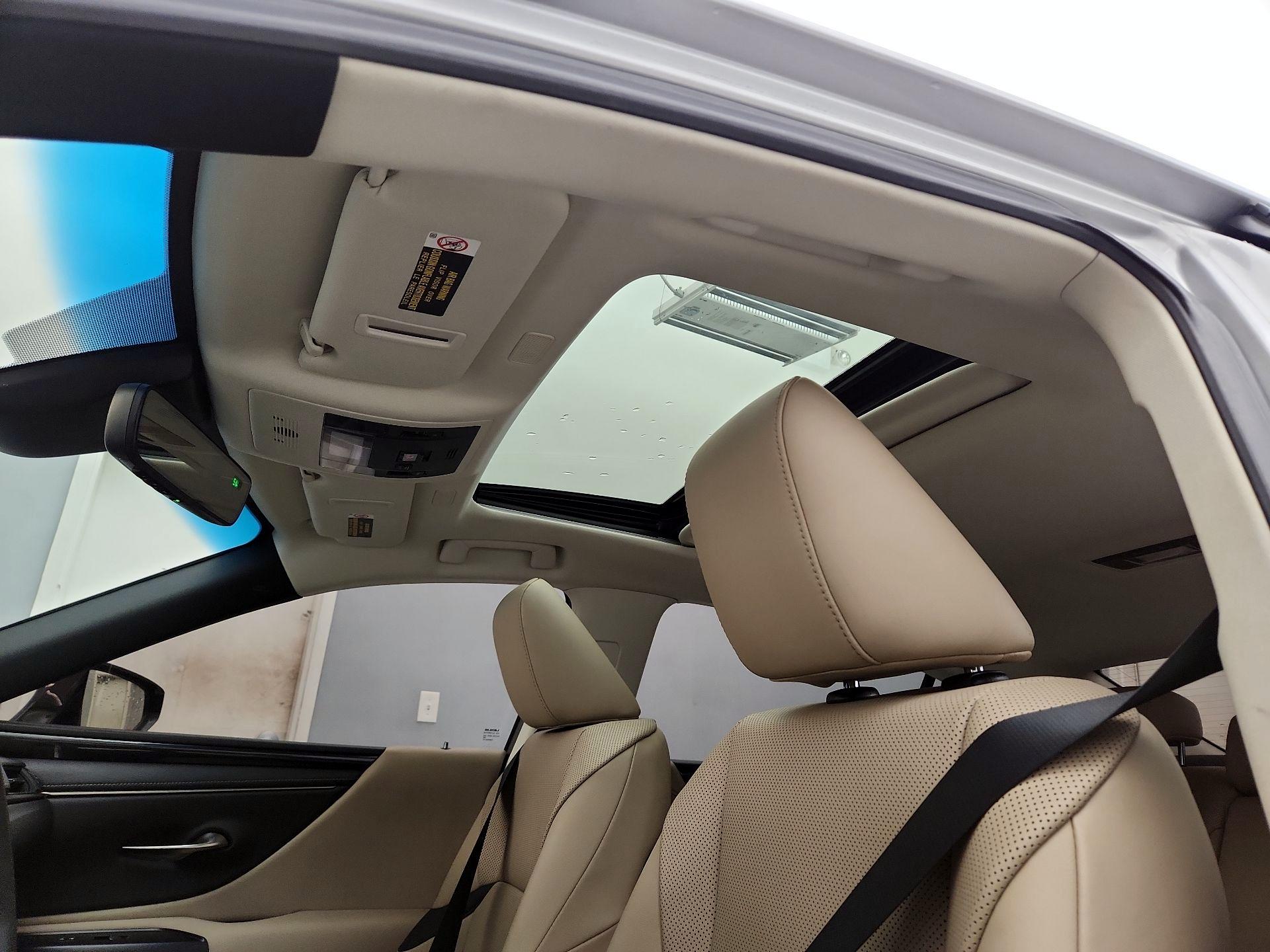Thumbnail: 2021 Lexus ES - 19