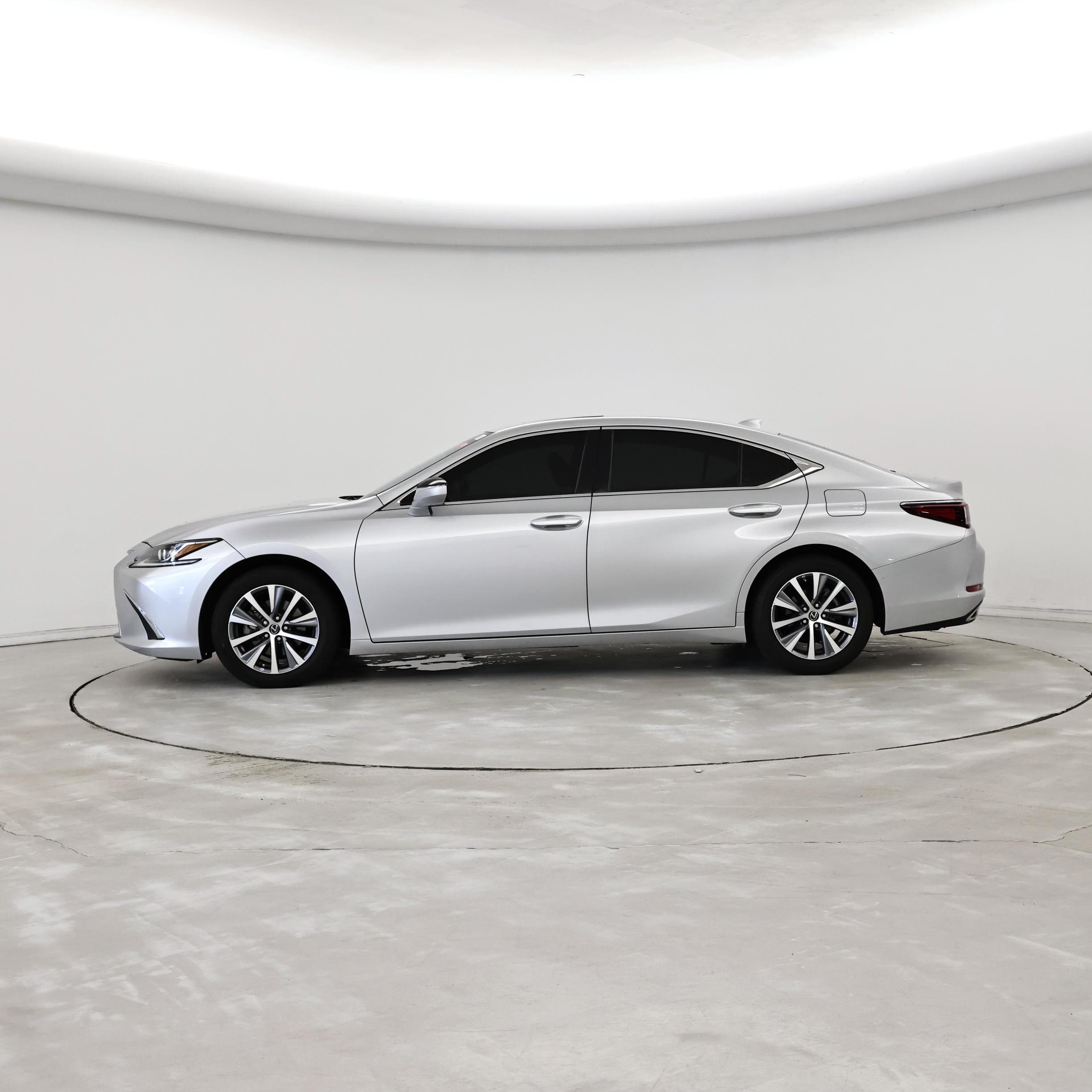 Thumbnail: 2021 Lexus ES - 3