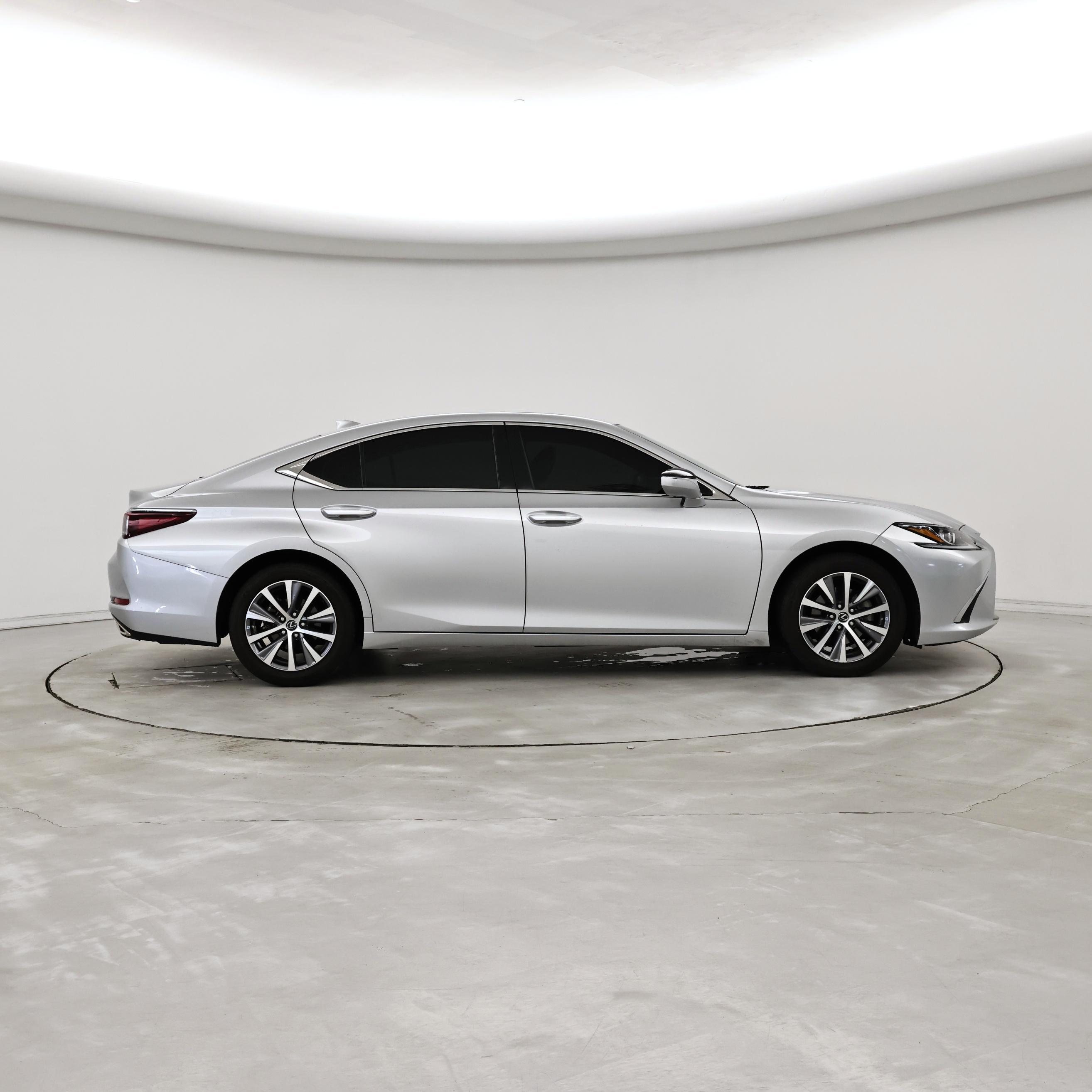 Thumbnail: 2021 Lexus ES - 7
