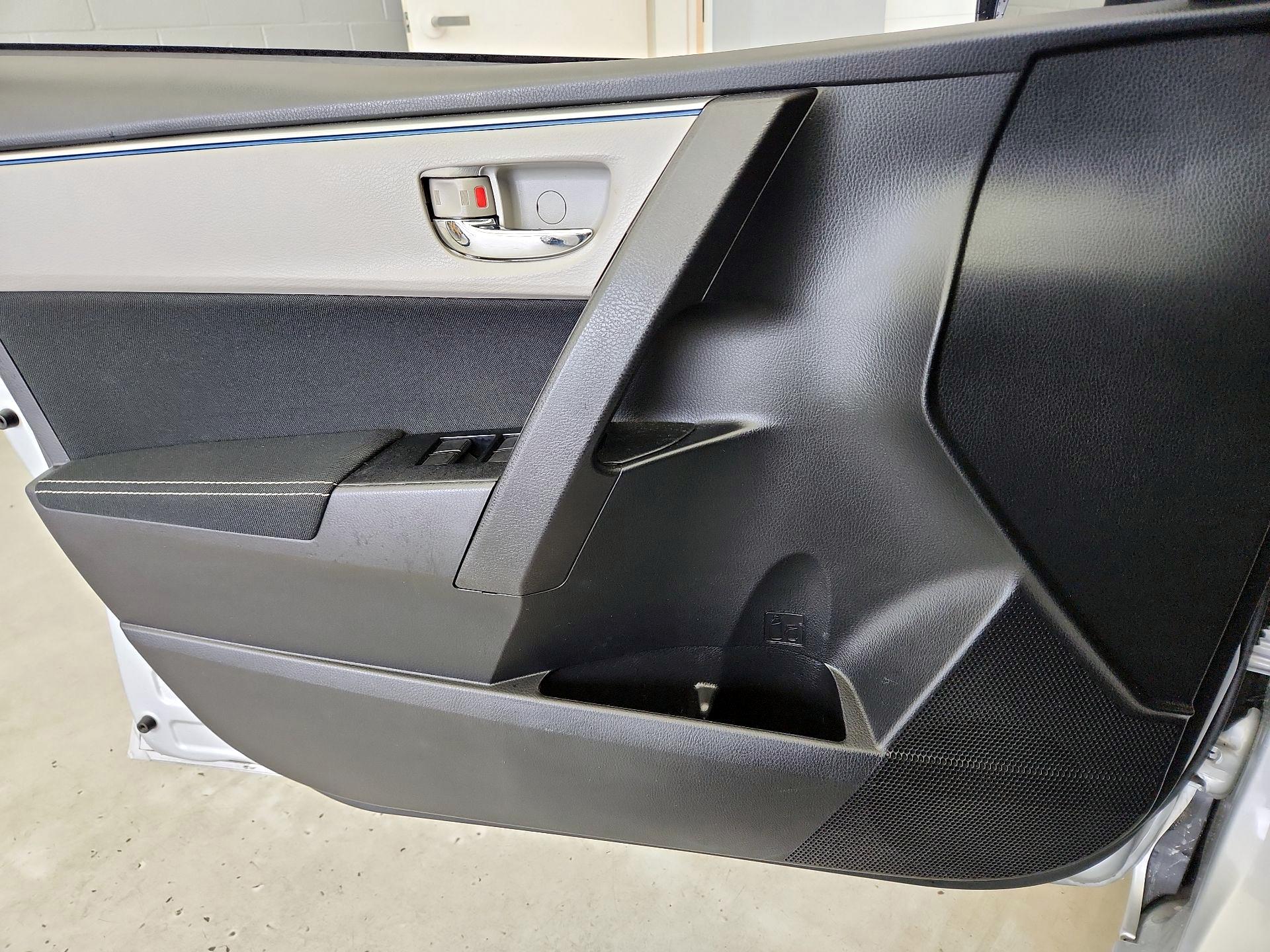 Thumbnail: 2015 Toyota Corolla - 12