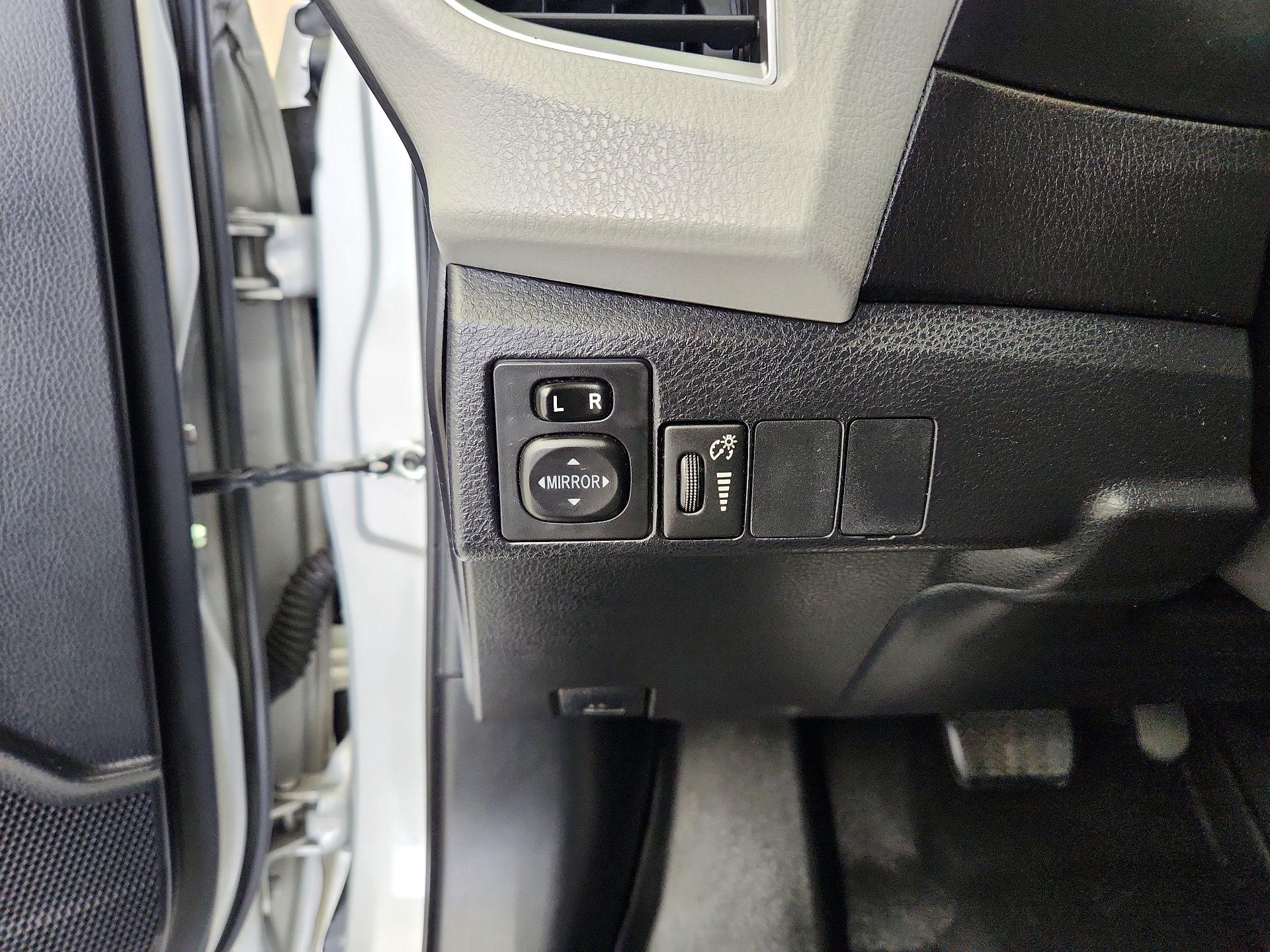 Thumbnail: 2015 Toyota Corolla - 13