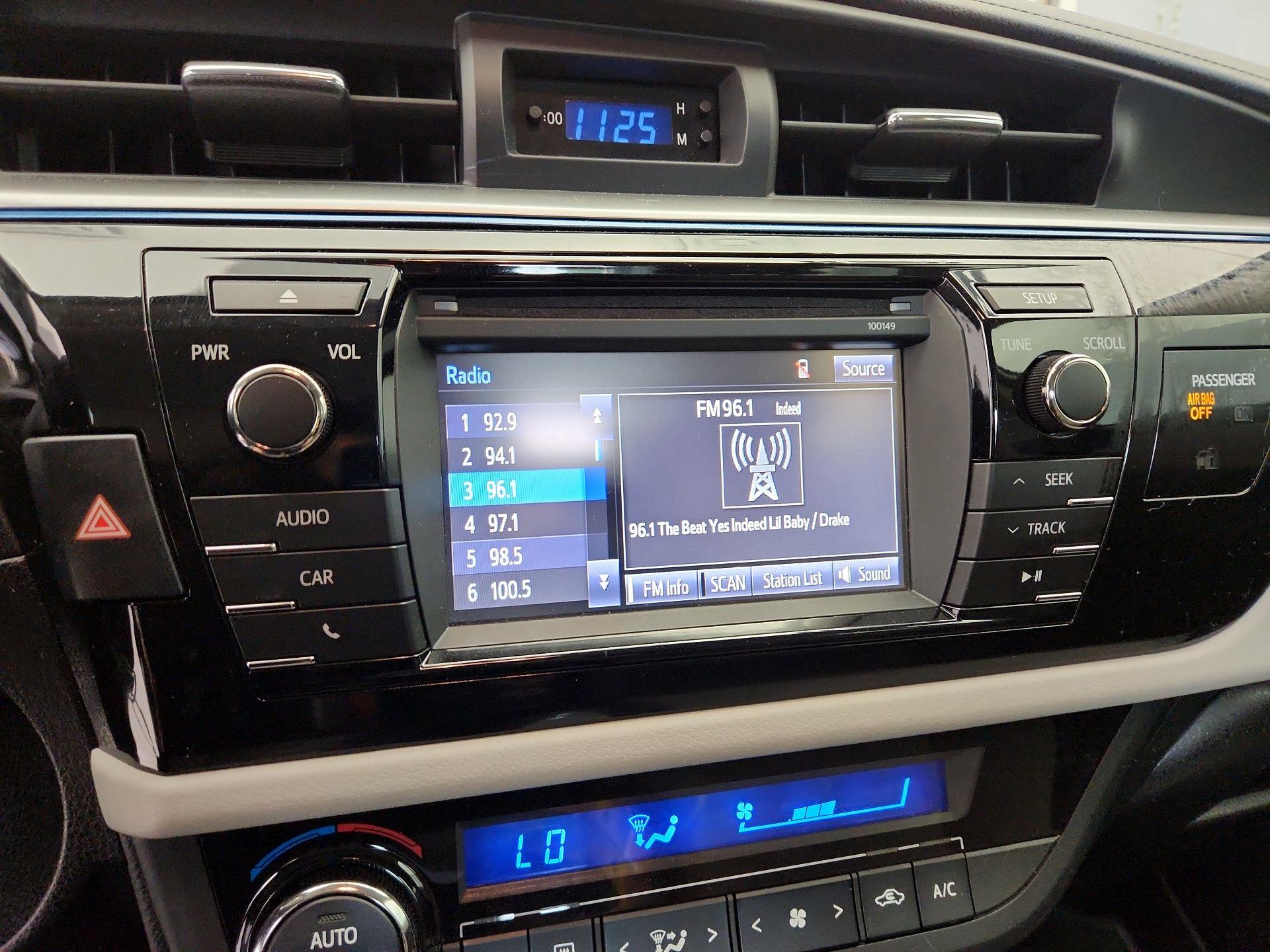 Thumbnail: 2015 Toyota Corolla - 15