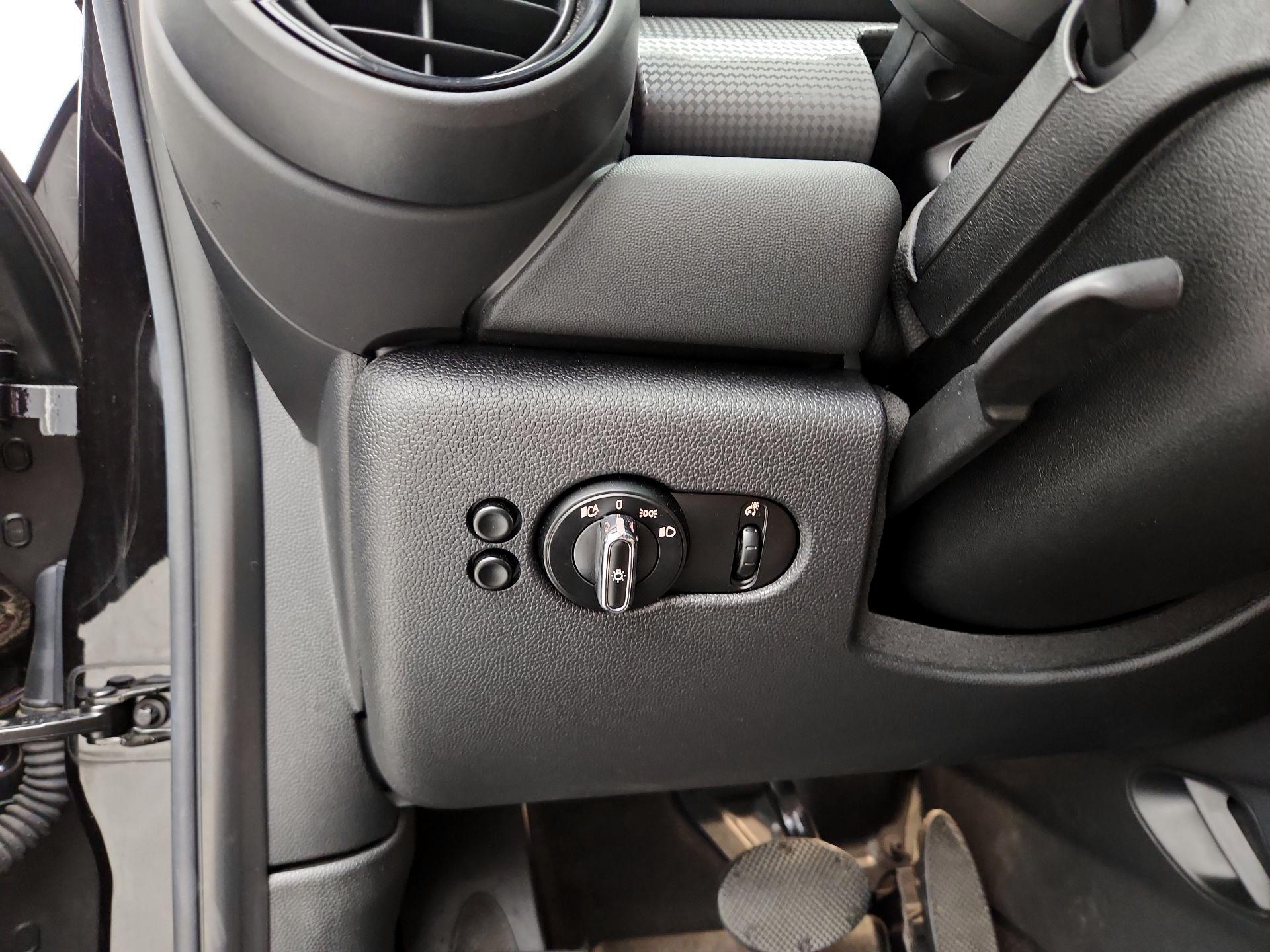 Thumbnail: 2019 MINI Cooper Hardtop - 13