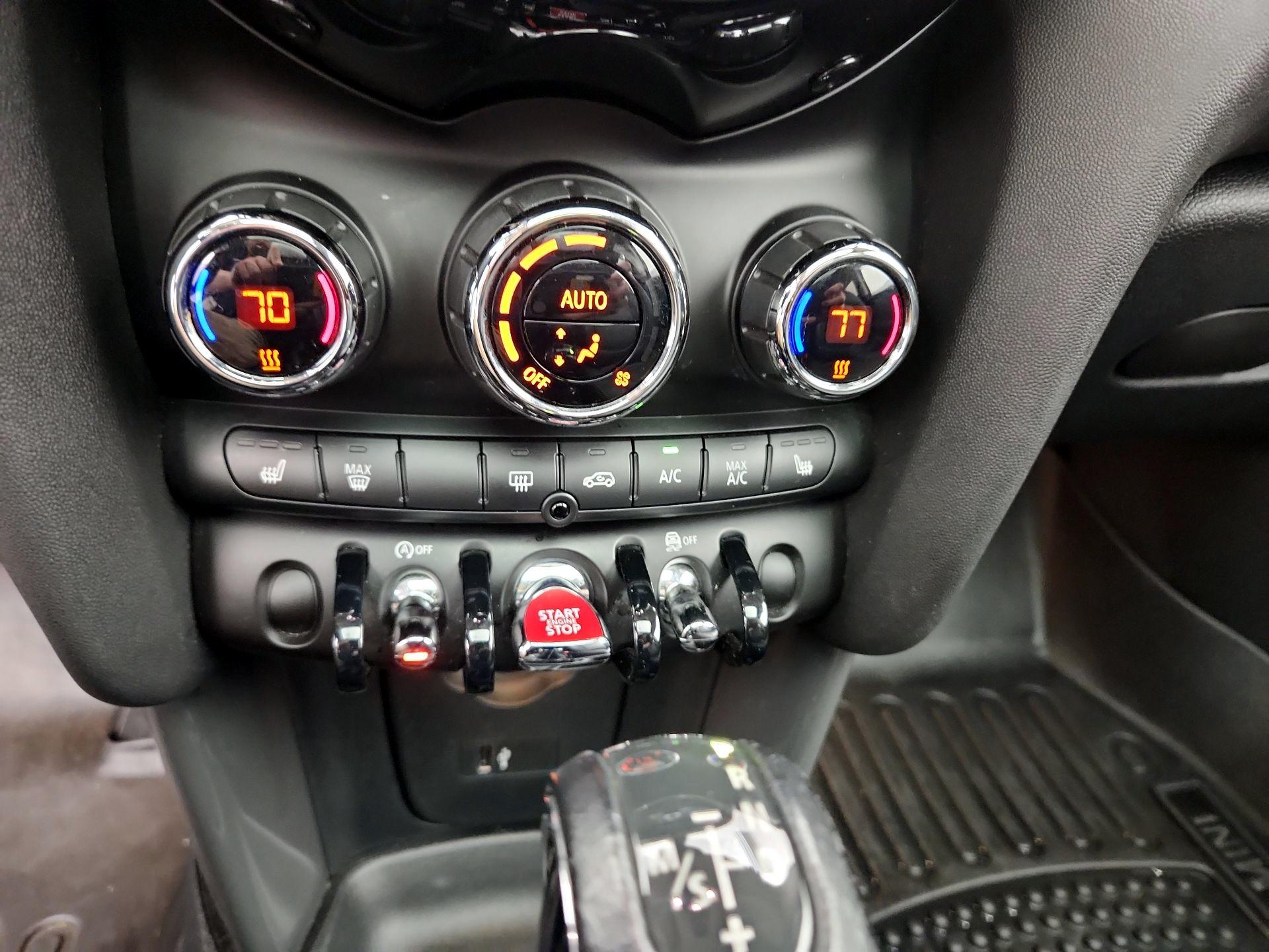 Thumbnail: 2019 MINI Cooper Hardtop - 16