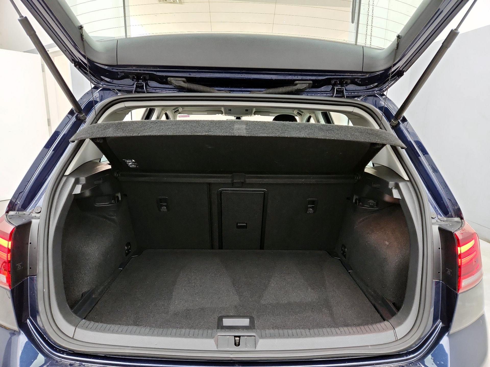 Thumbnail: 2018 Volkswagen Golf - 20