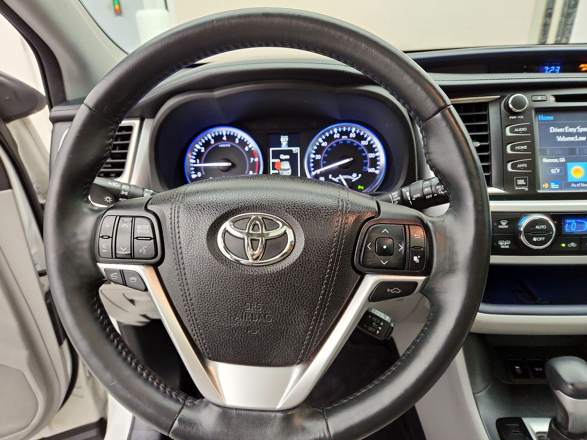 Thumbnail: 2016 Toyota Highlander - 10