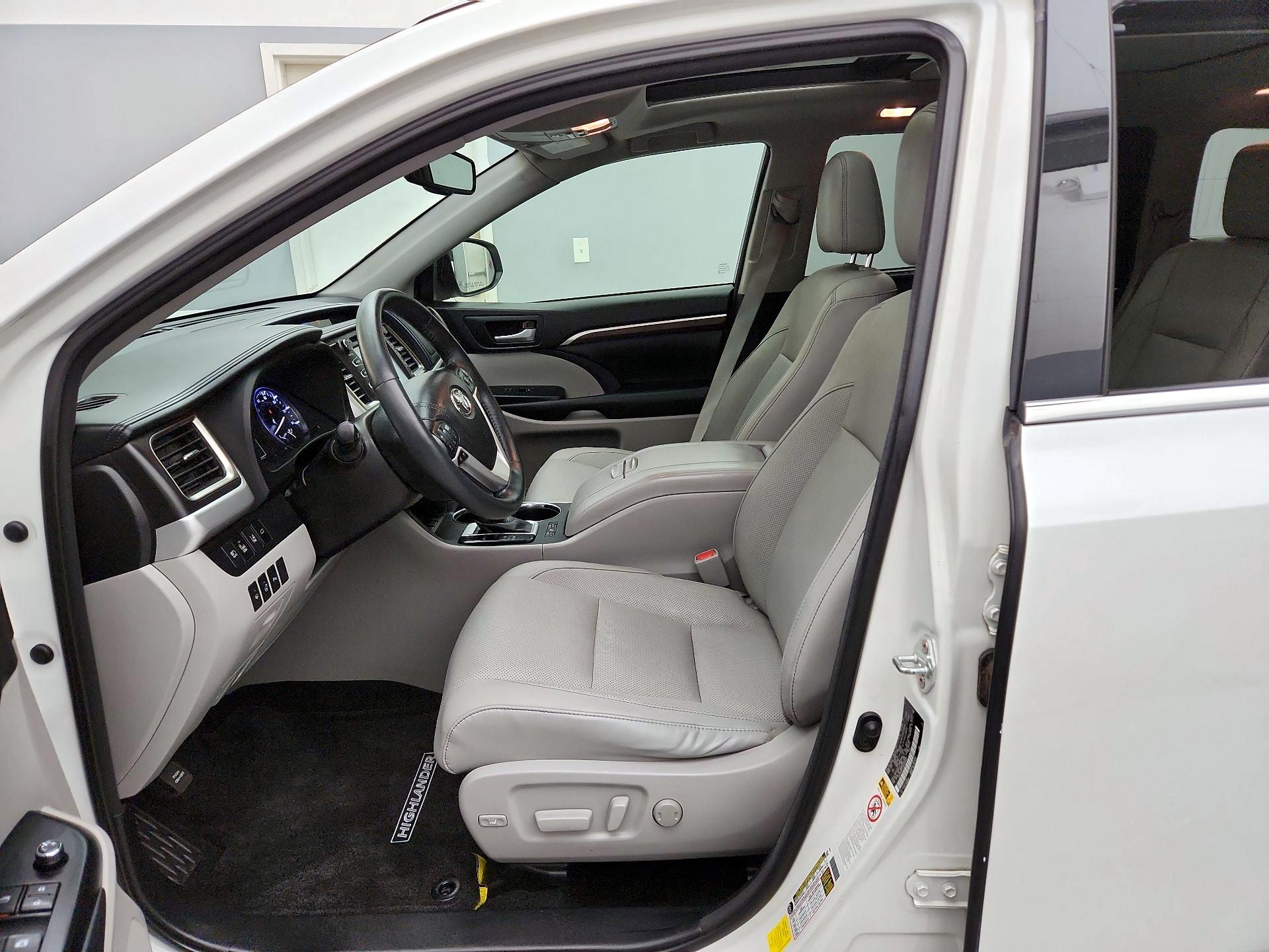 Thumbnail: 2016 Toyota Highlander - 11