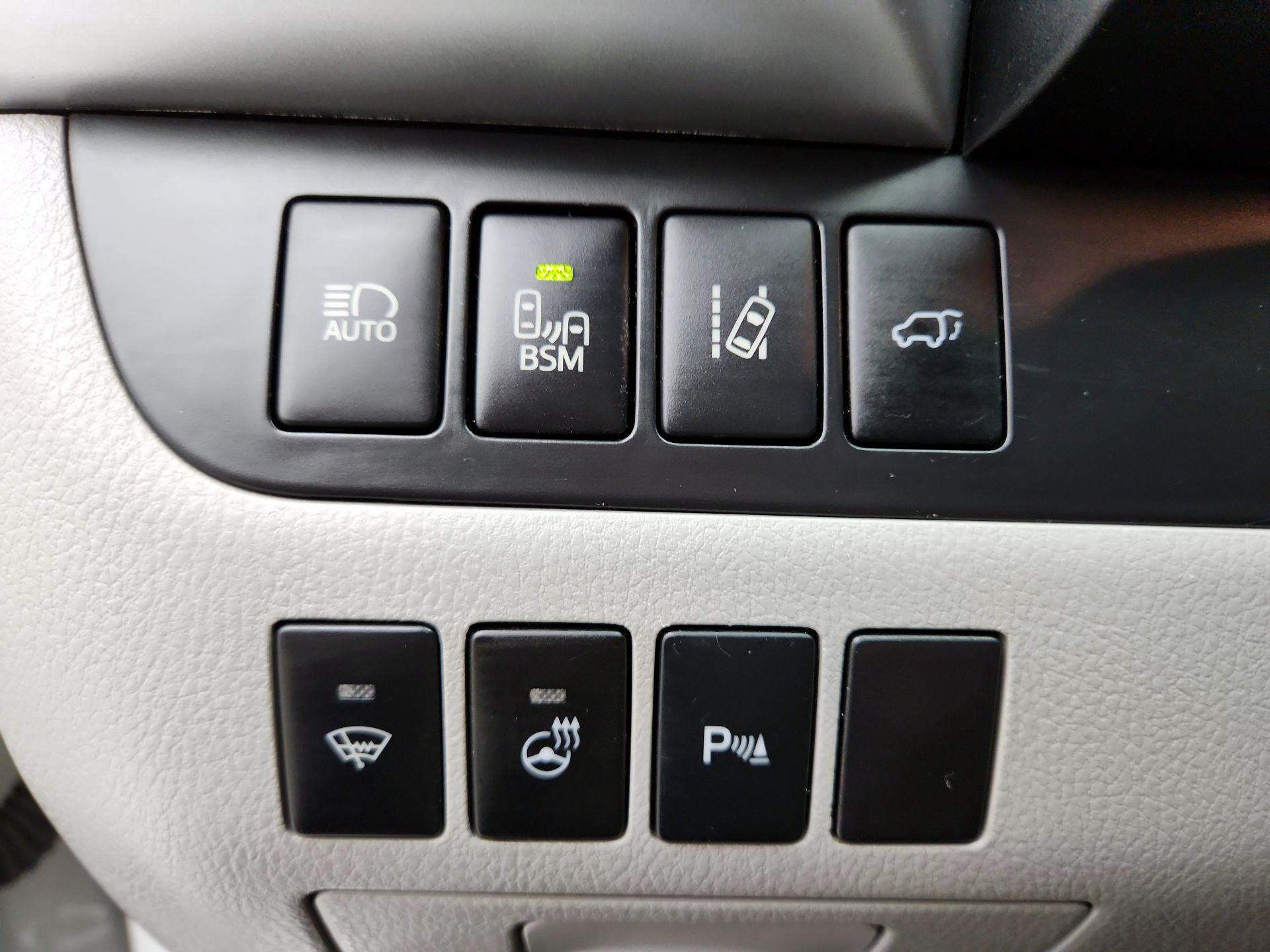 Thumbnail: 2016 Toyota Highlander - 13