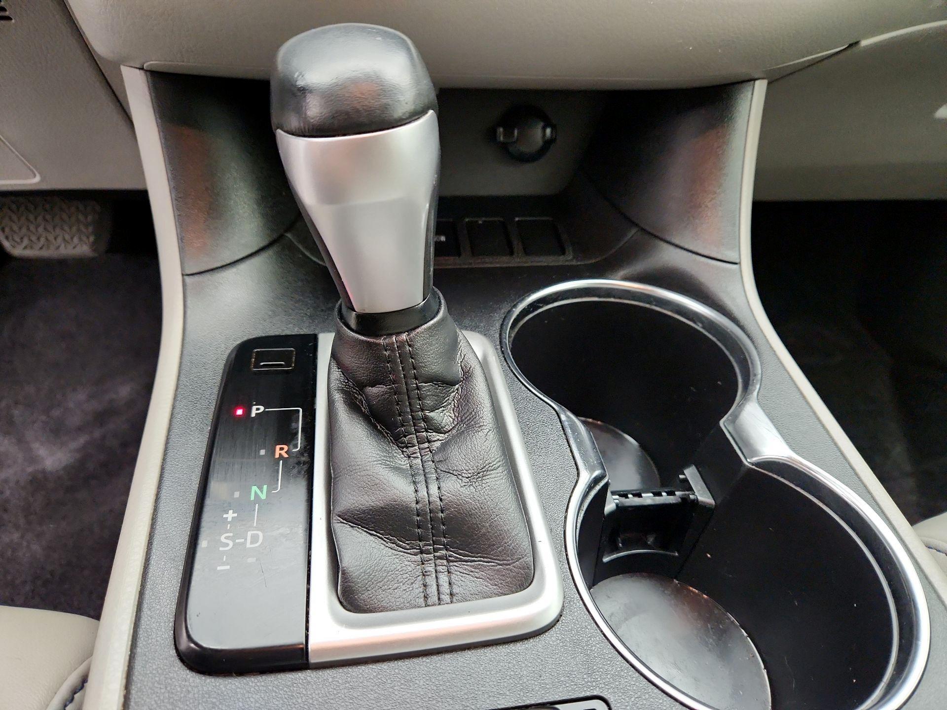 Thumbnail: 2016 Toyota Highlander - 17