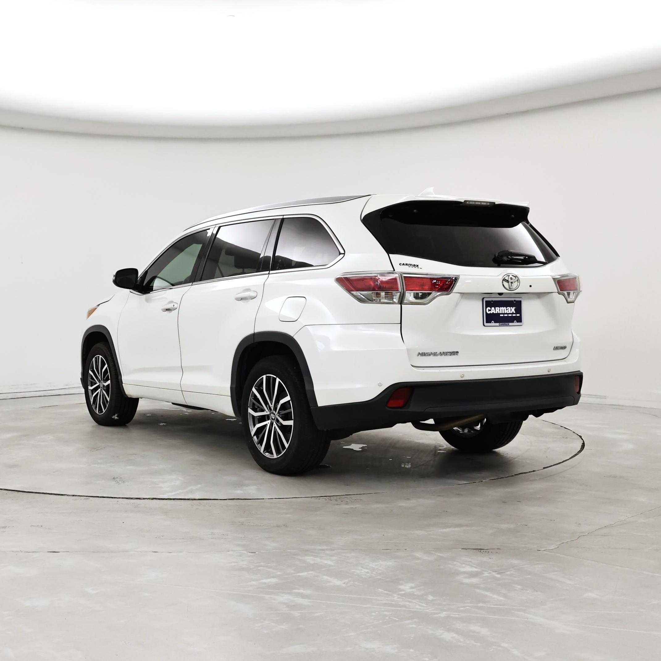 Thumbnail: 2016 Toyota Highlander - 2