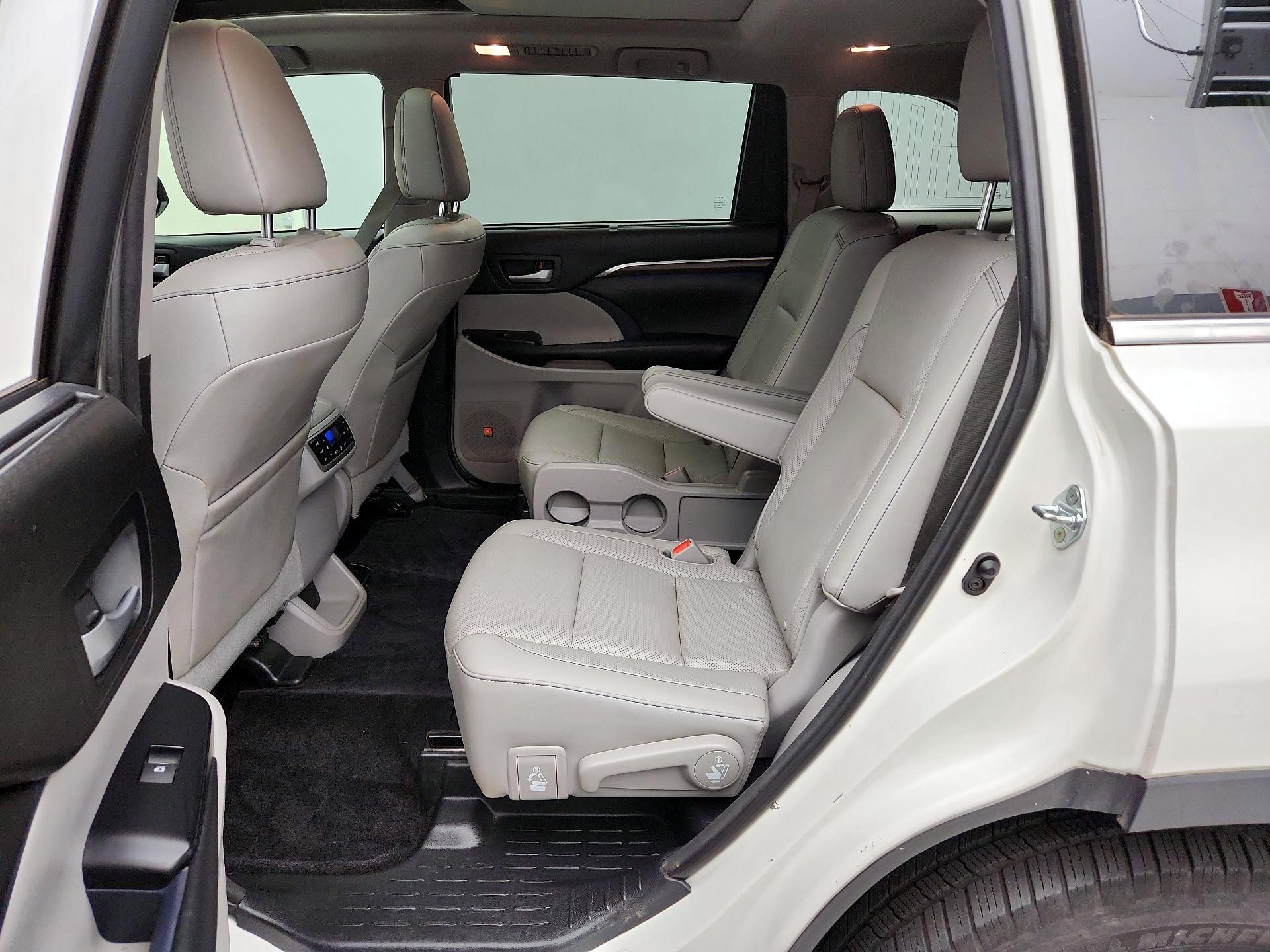 Thumbnail: 2016 Toyota Highlander - 20