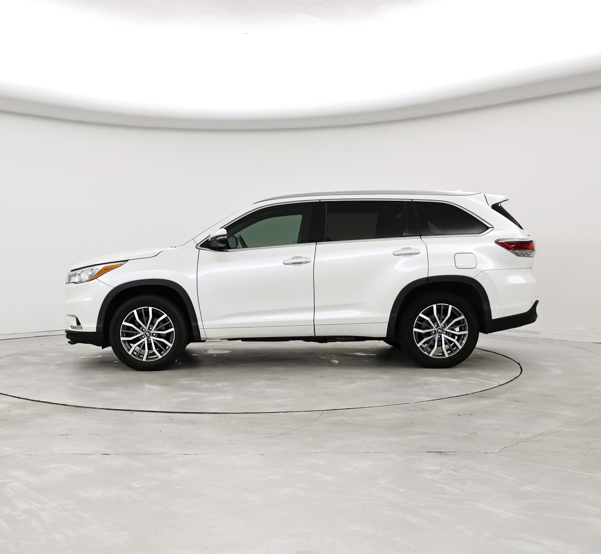 Thumbnail: 2016 Toyota Highlander - 3
