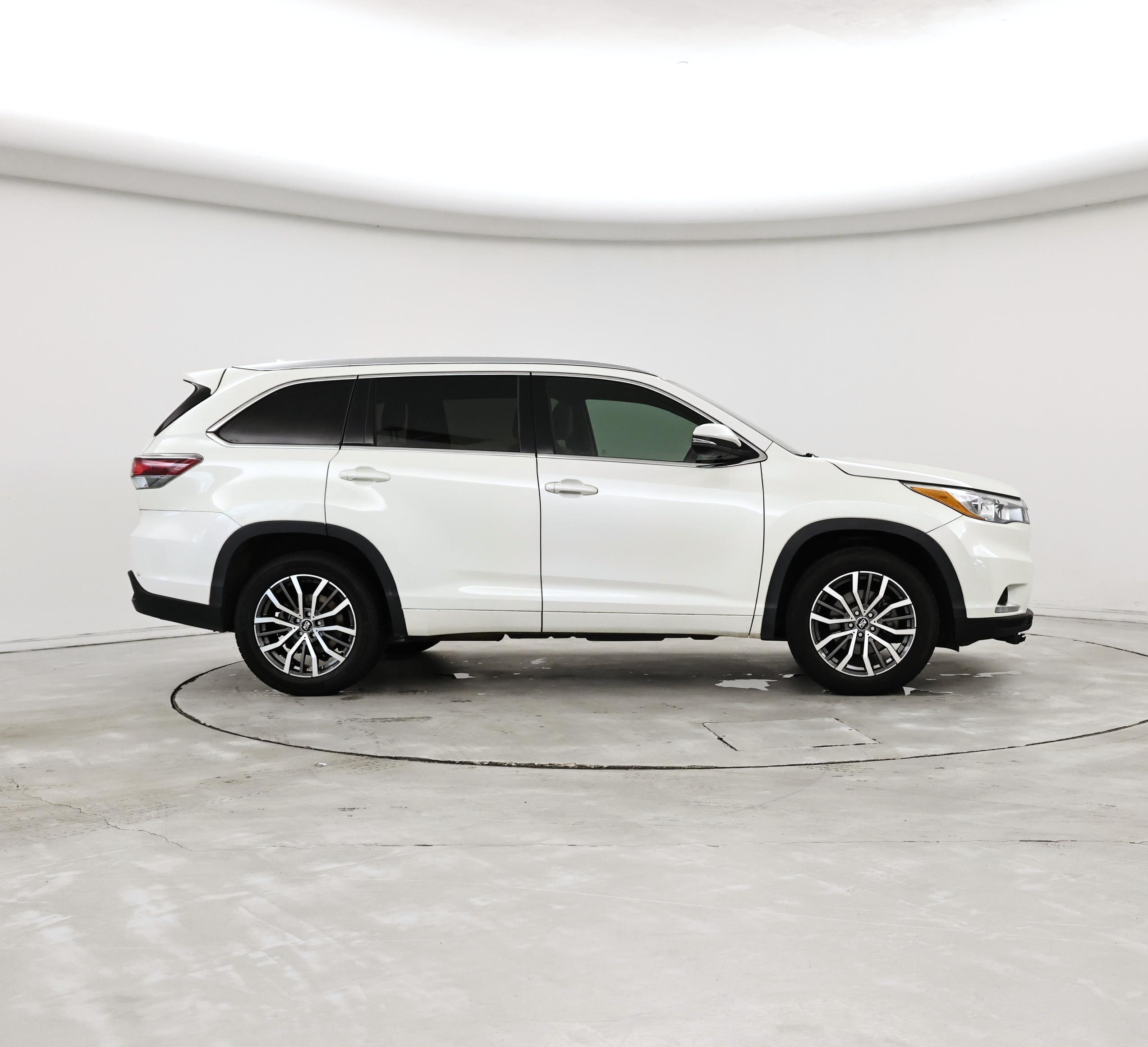 Thumbnail: 2016 Toyota Highlander - 7